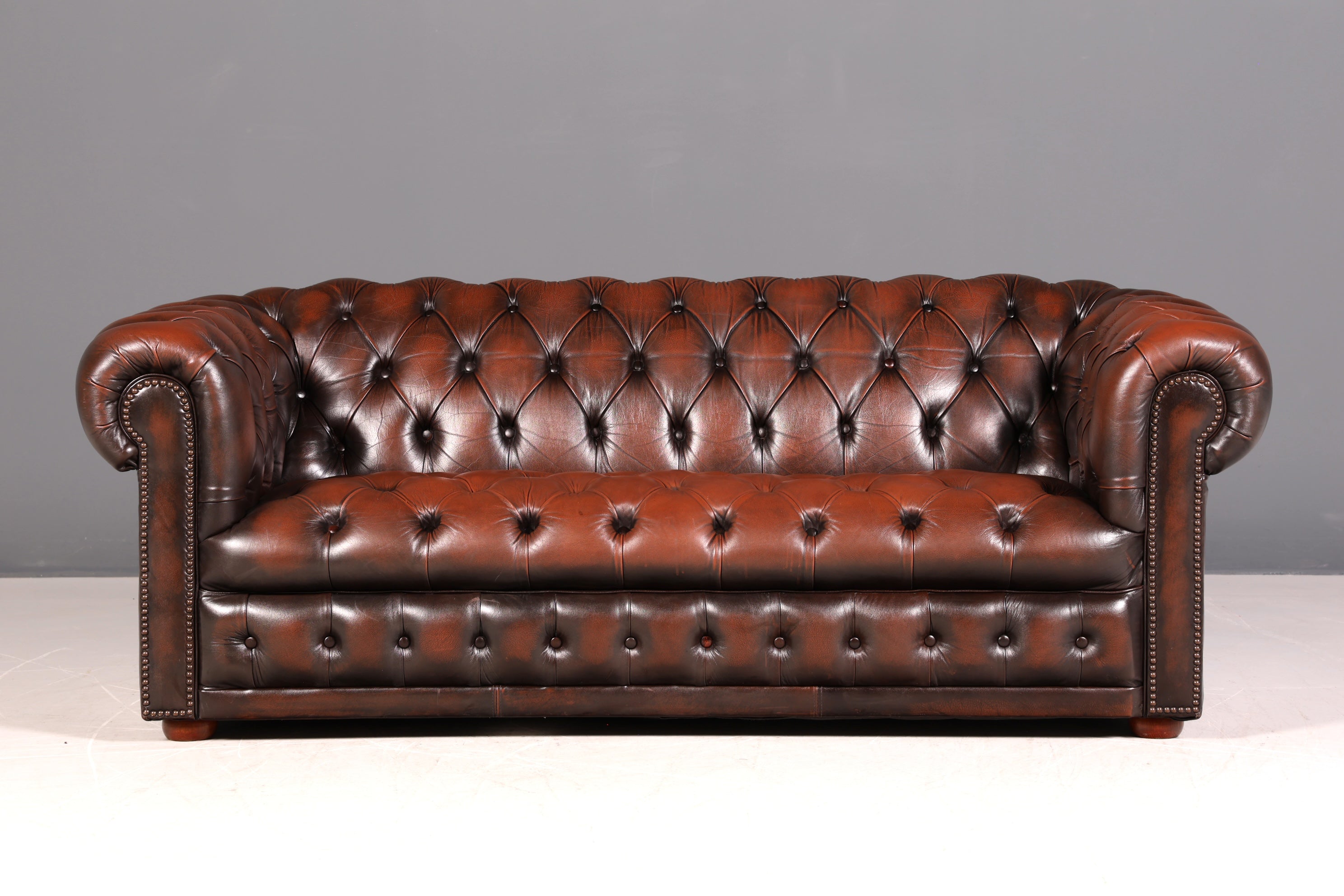 Wunderschönes Original Chesterfield Sofa 2-Sitzer Couch Englisches echt Leder Sofa UK 1 von 2