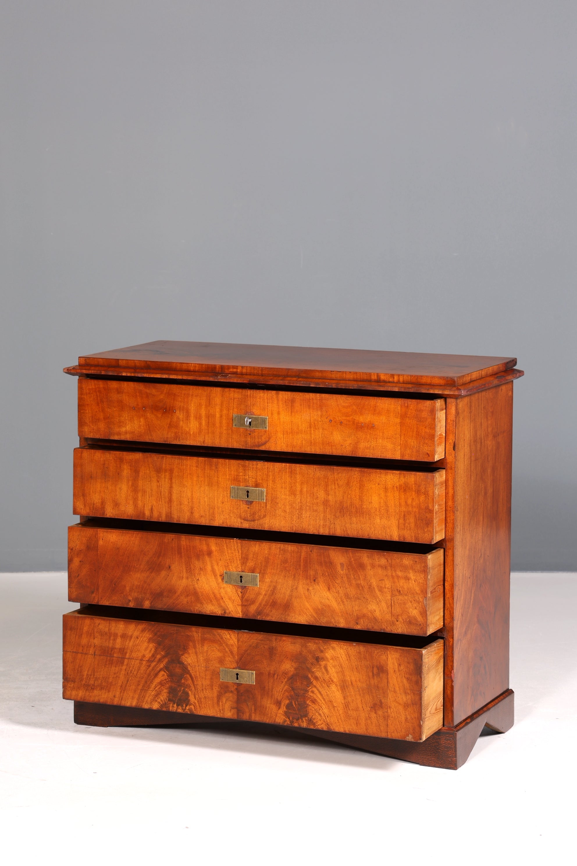 E112 Finish Stilvolle Louis Philippe Kommode Nussbaum Gründerzeit Schubladenkommode um 1890