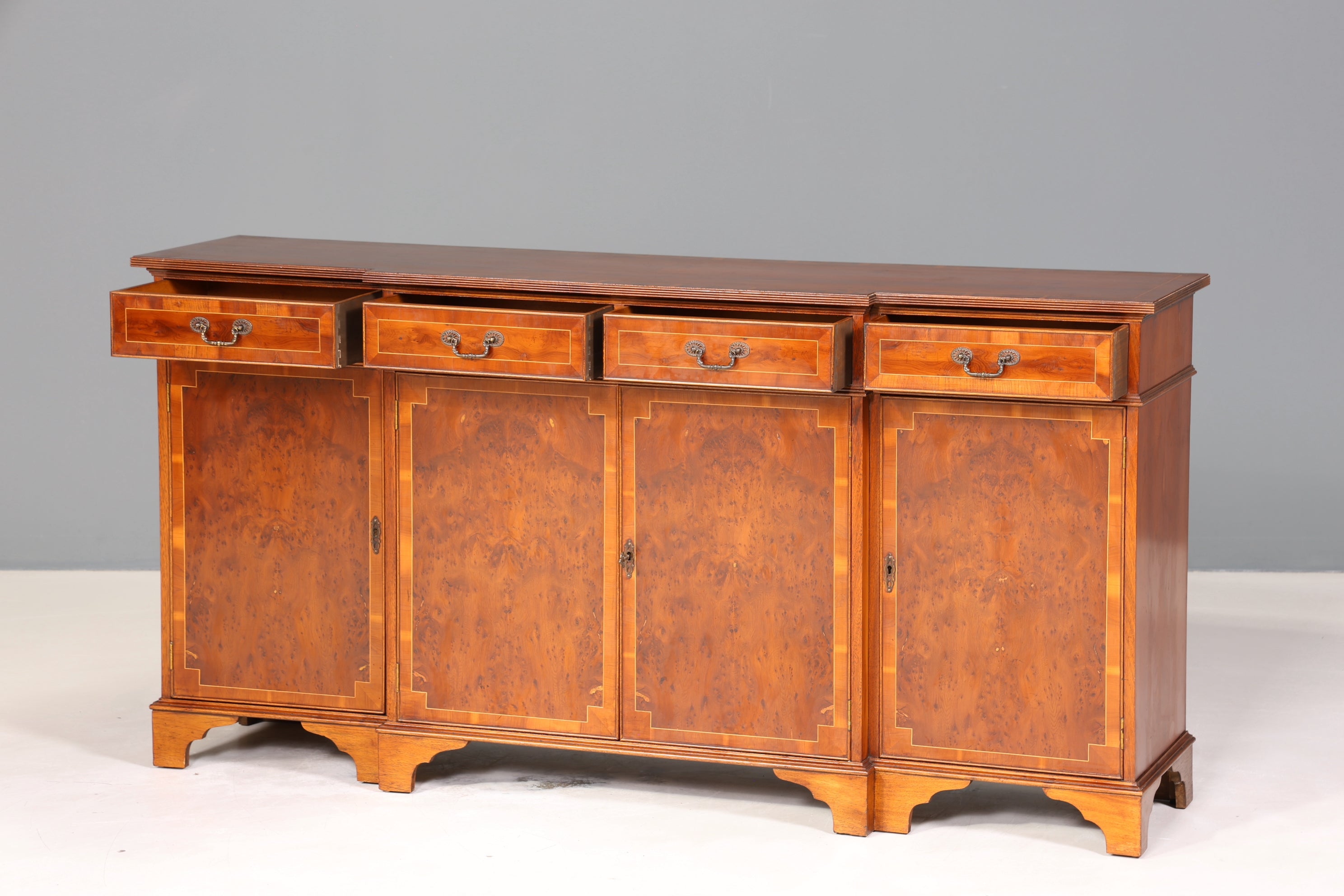 Wunderschönes Englisches Sideboard echt Holz Schrank Antik Stil Buffetschrank Kommode