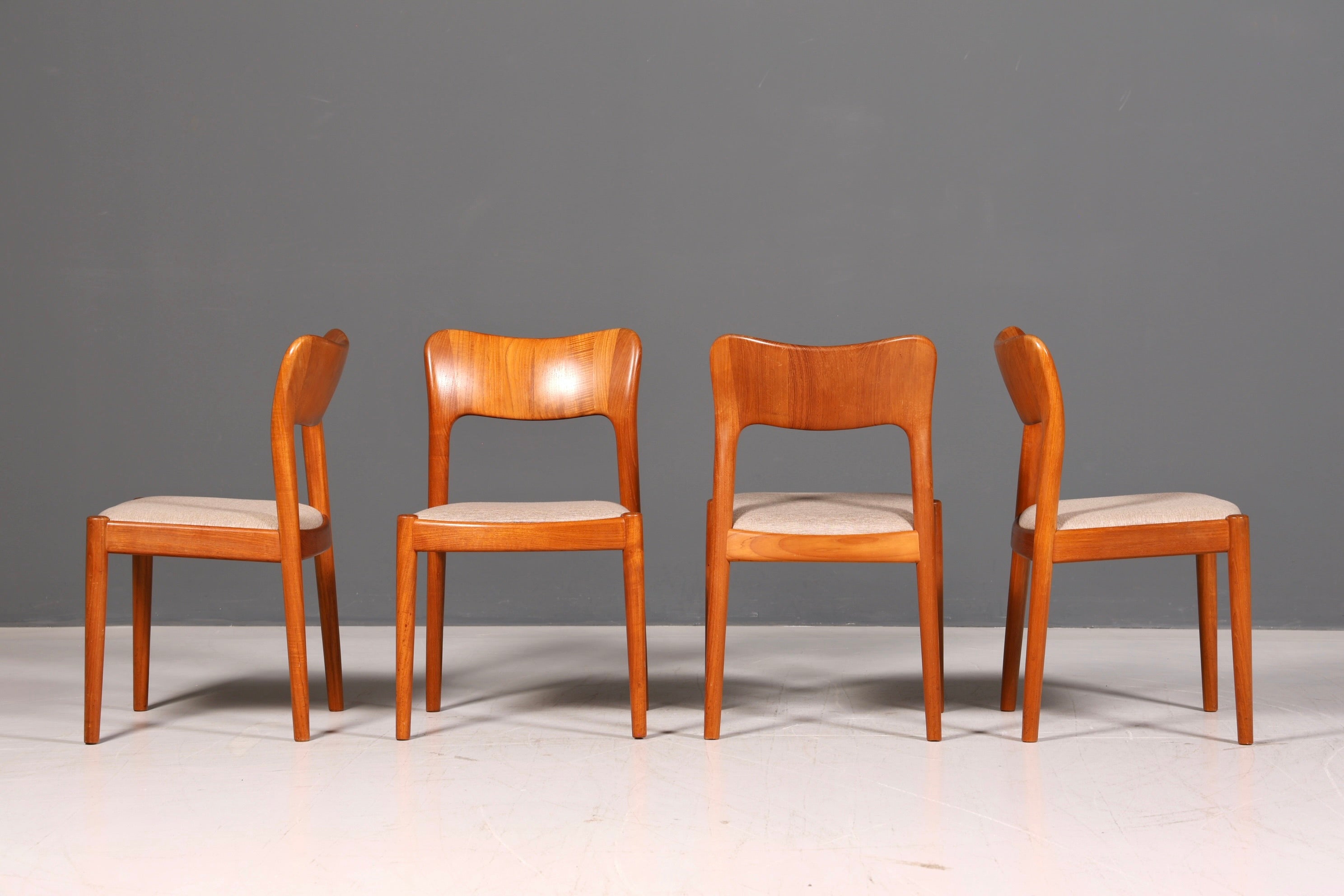 4x Edle Mid Century Stühle der Marke Niels Koefoed Koefoeds Hornslet Modell 177 Teak Stuhlset Danish Design Esszimmerstühle Küchenstühle