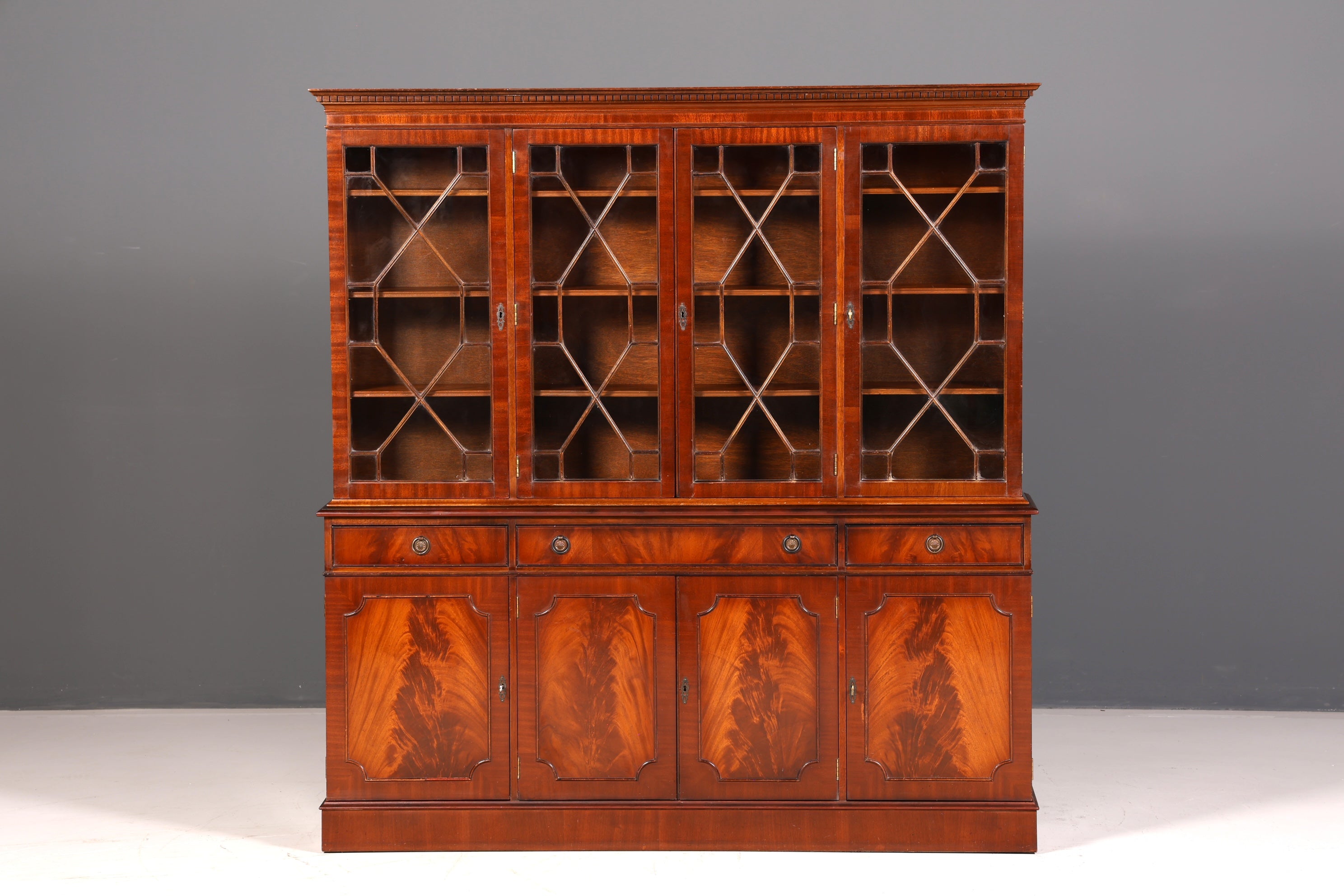 Wunderschöne Englische Vitrine Mahagoni Bibliothek Bücherschrank Buffet Schrank Antik Glasvitrine Vintage