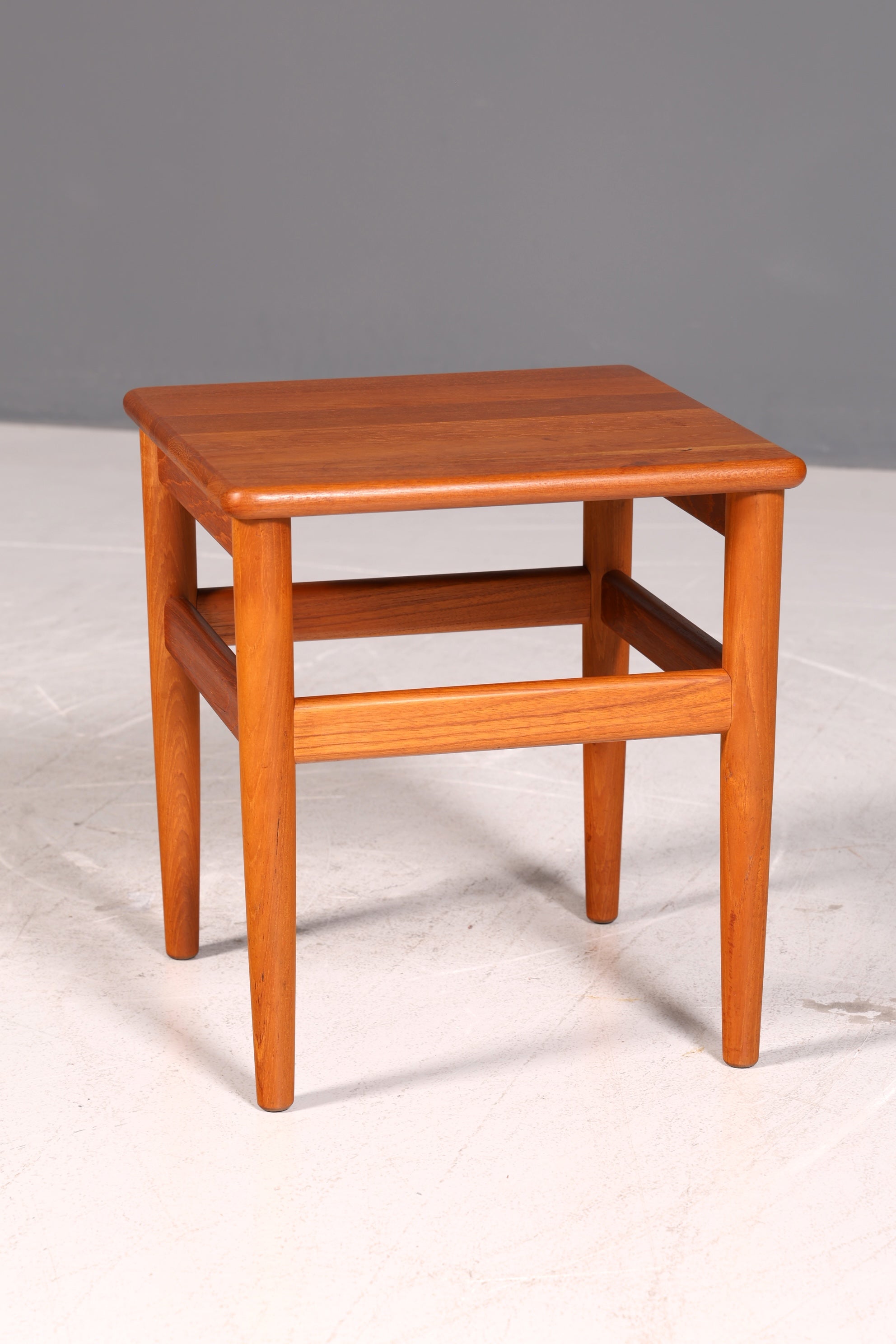 Edler Mid Century Teak Beistelltisch Dänisch Blumenhocker Ablagetisch Vintage 60er Danish Design Tisch 1 von 2