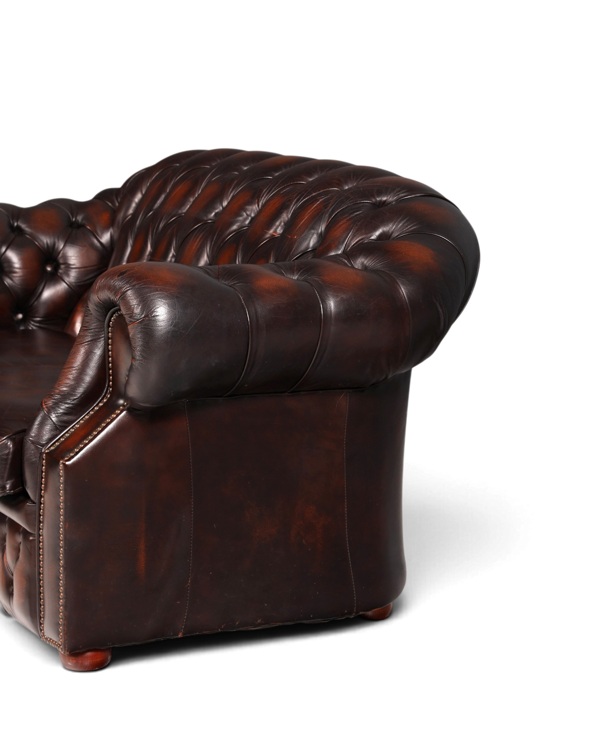 Hauptstadt Möblerei Chesterfield Centurion 2-Sitzer Sofa aus braunem Echtleder mit Knopfheftung und Ziernägeln