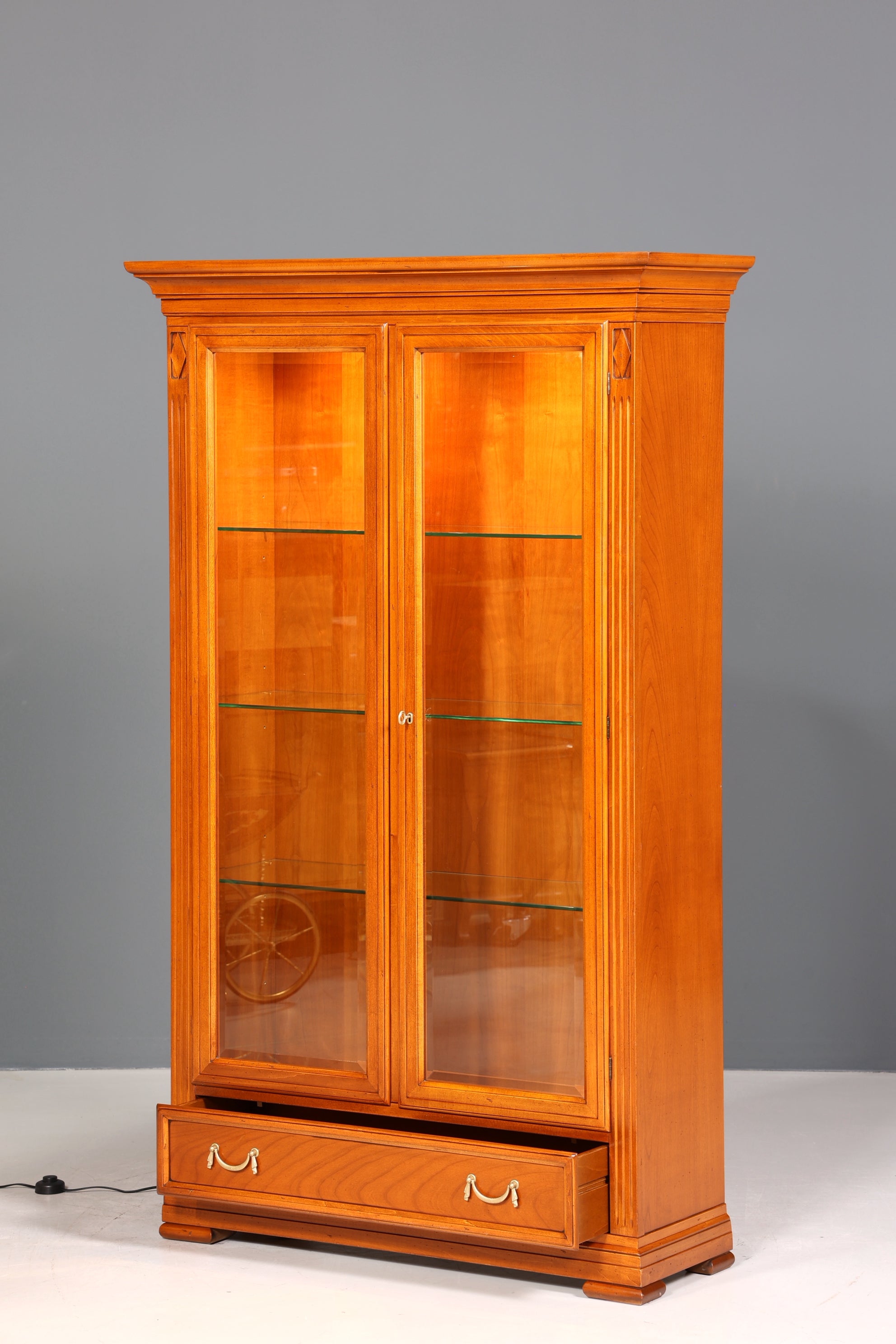 Traumhafte Original Selva Vitrine Antik Stil massiv Holz Buffet Villa Borghese Schrank Regal