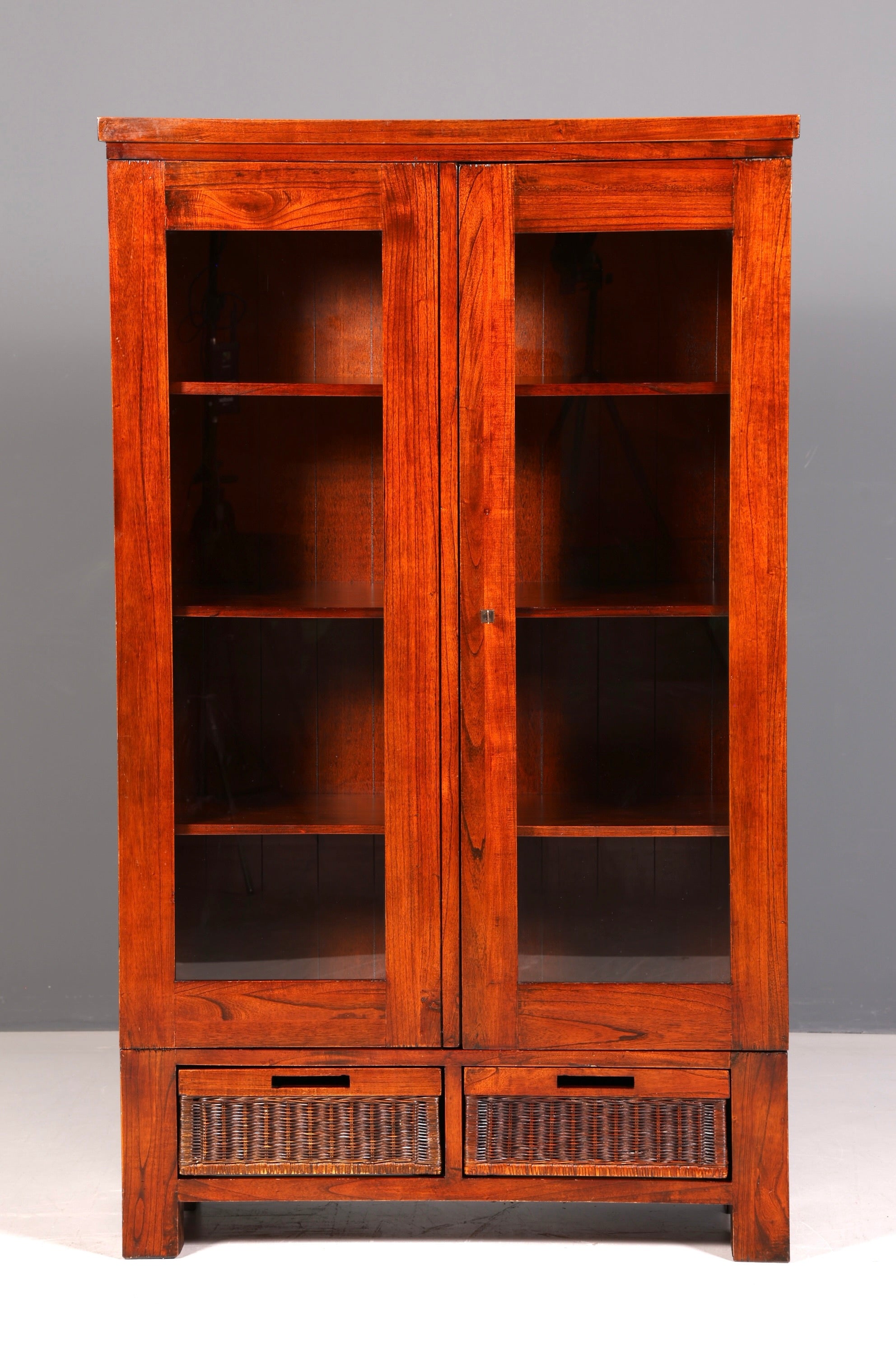 Wunderschöne Vitrine im englischen Stil Englische Bücherschrank Antik Stil Glasvitrine Buffet Holz Schrank