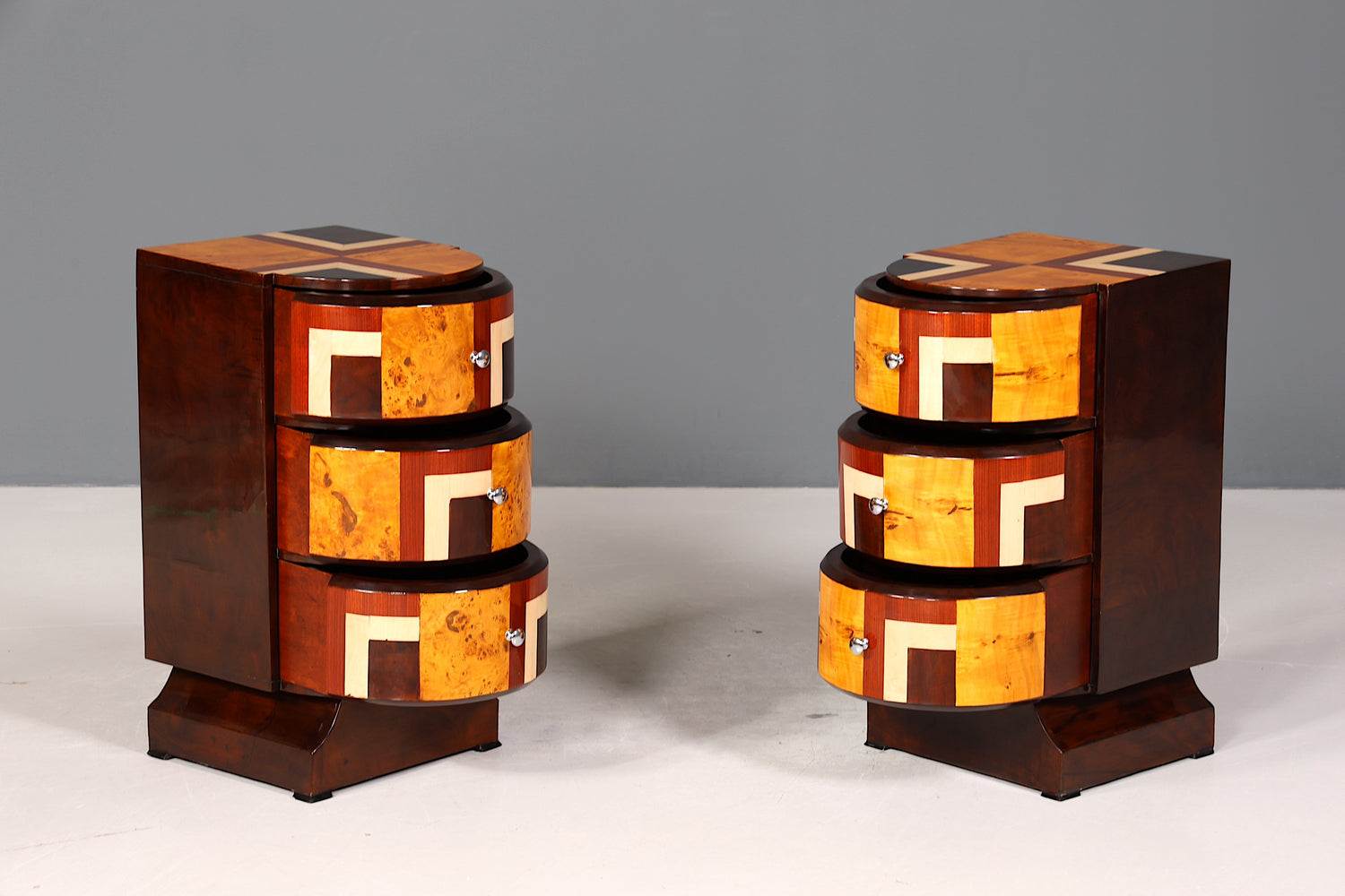 Zwei Wunderschöne Art Deco Stil Kommoden - Einzigartige Möbelstücke für jeden Raum