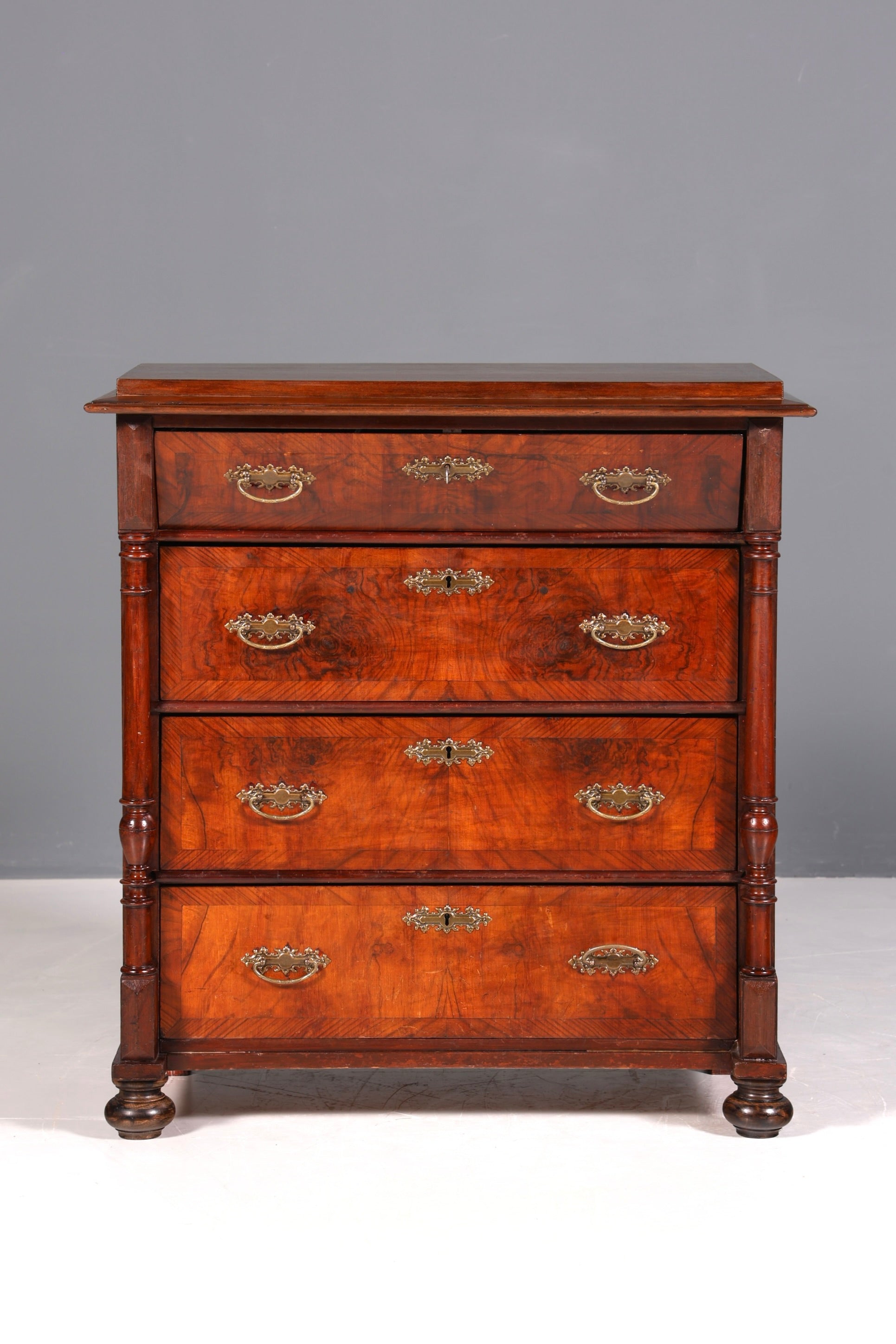 Wunderschöne Gründerzeit Kommode Louis Philippe Nussbaum Schubladenkommode um 1880