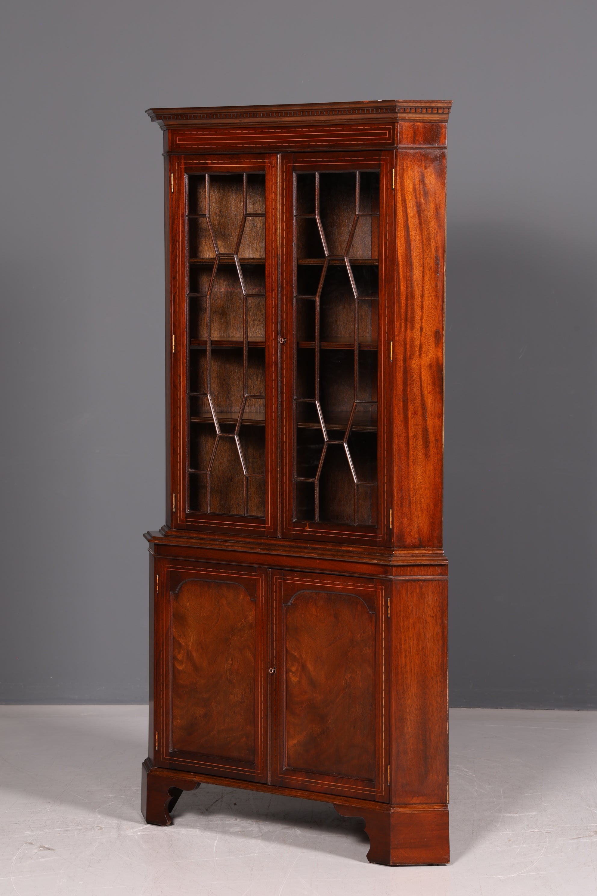 Wunderschöne Englische Eckvitrine Mahagoni 60er Echt Holz Schrank Eckschrank Glasvitrine Vitrine