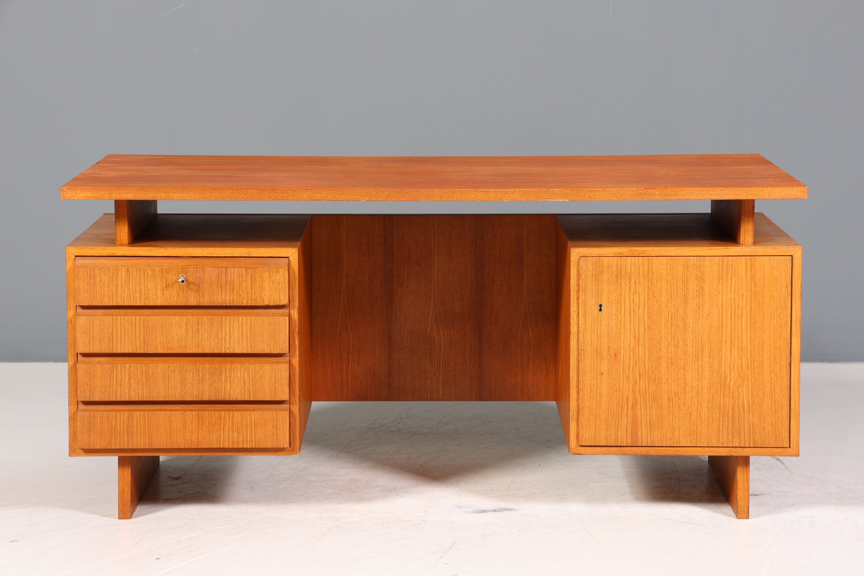 Wunderschöner Mid Century Schreibtisch Danish Design echt Holz Bürotisch