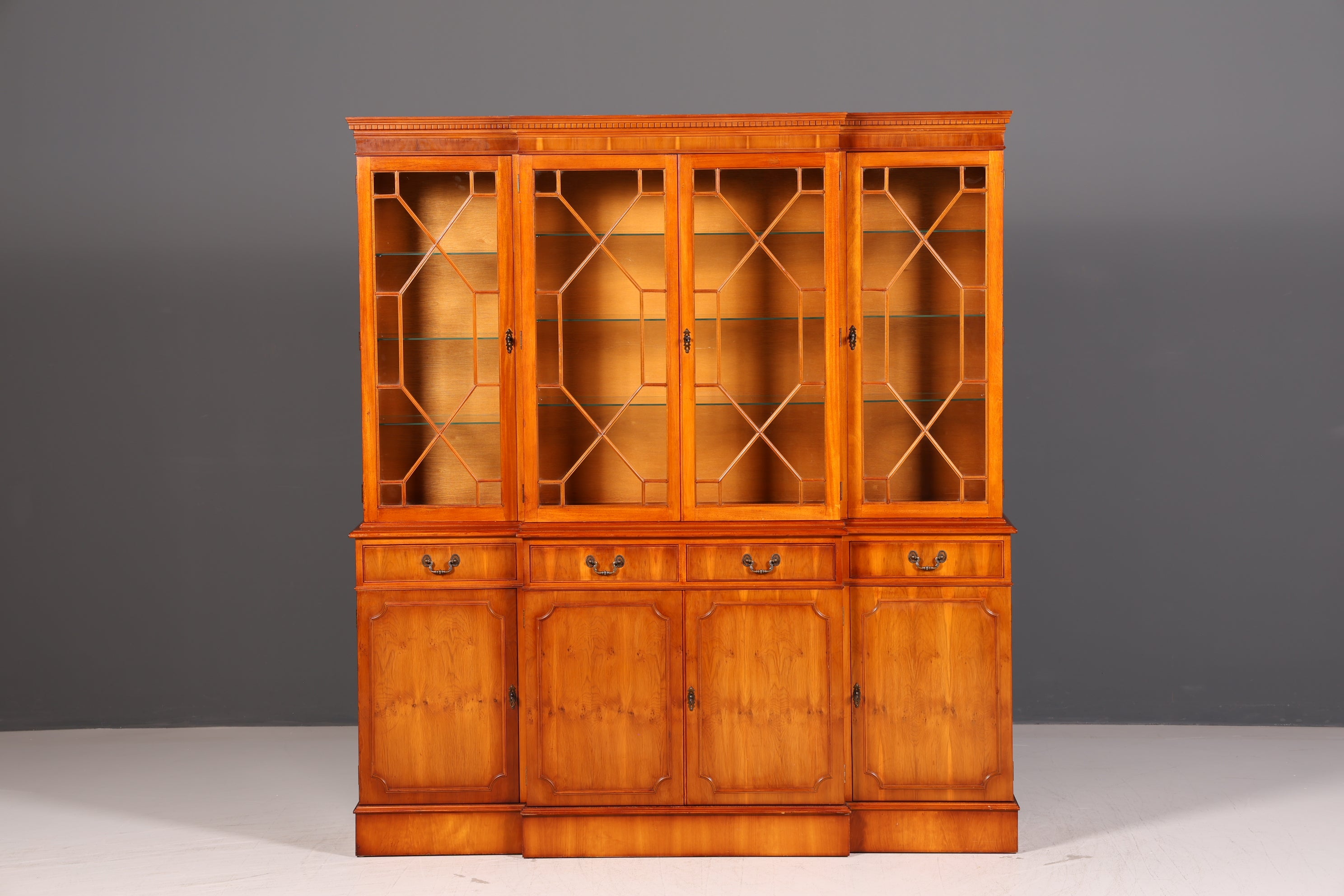 Wunderschöne Englische Vitrine Bücherschrank Buffet Englisch Eibe Glasvitrine Bibliothek Vitrinenschrank