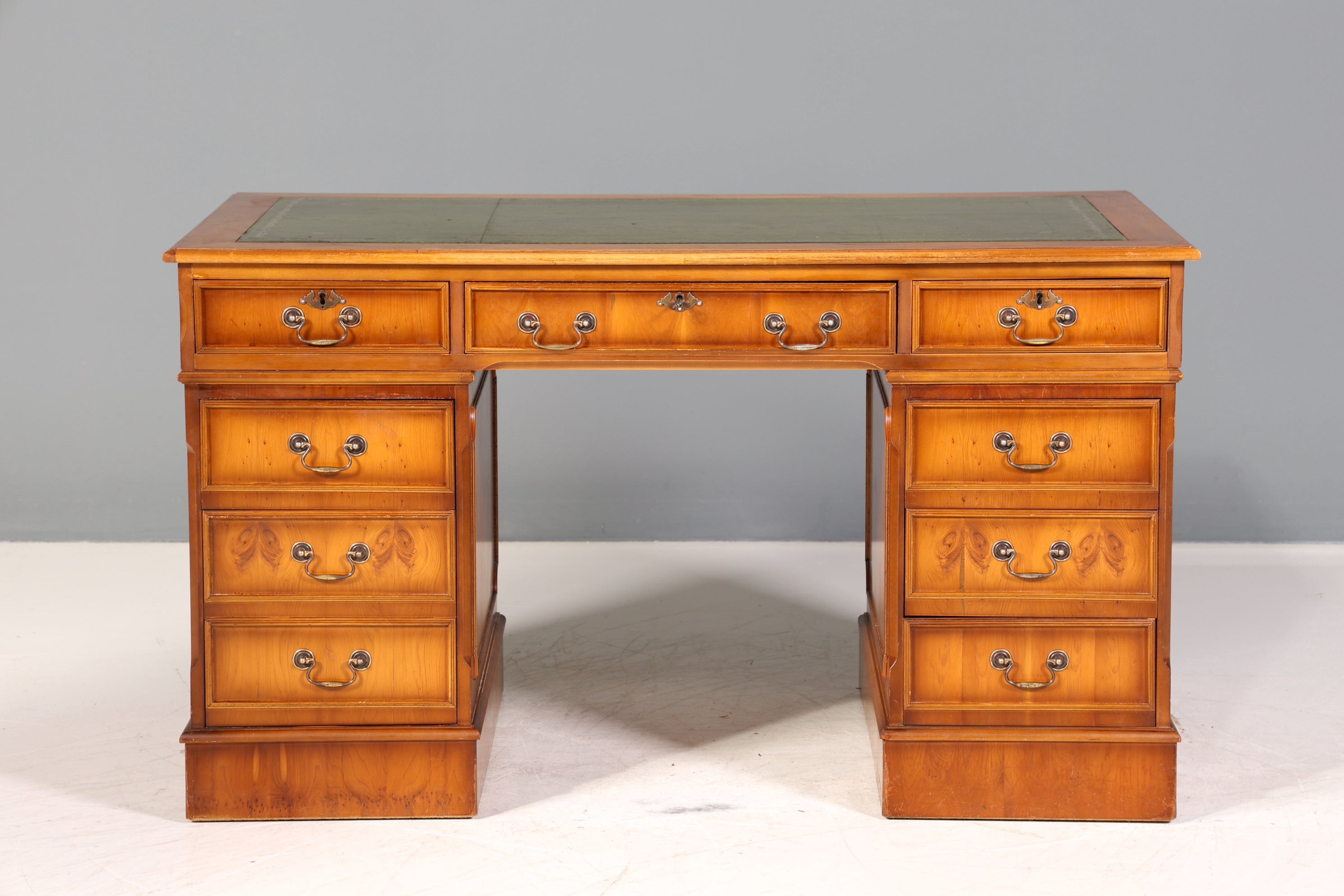 Stilvoller Englischer Schreibtisch Englisch Eibe Desk Leder Auflage Antik Stil Bürotisch Office Desk