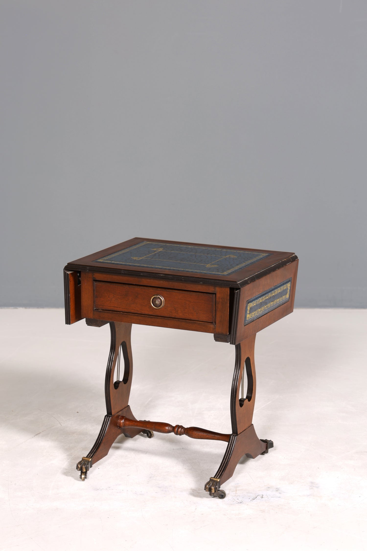 Wunderschöner Englischer Tisch Mahagoni Klapptisch Beistelltisch Englisch echt Leder Antik 60s Ablage