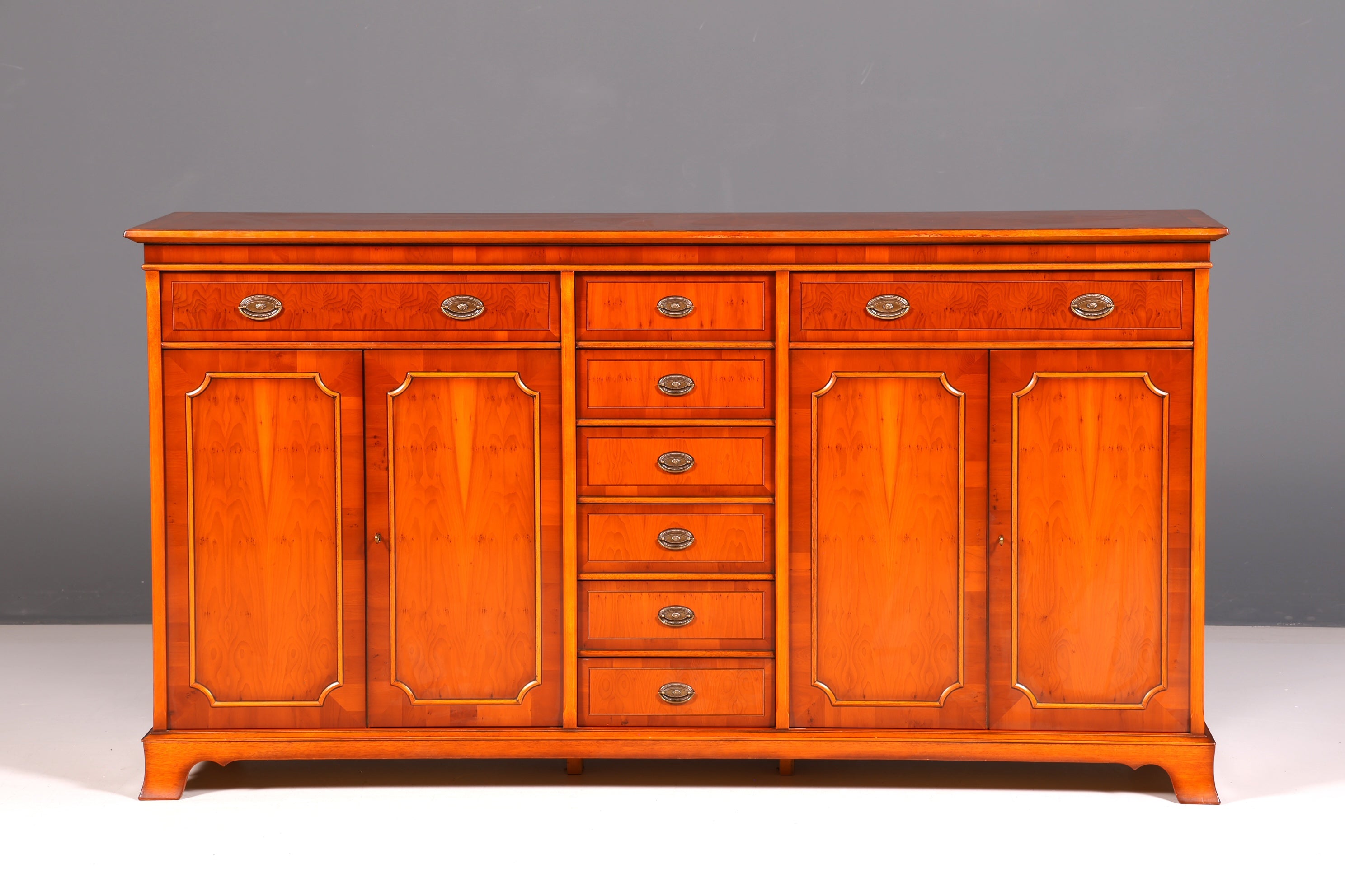 Traumhafter Original Heldense Schrank Englische Eibe Sideboard Echt Holz Antik 60s