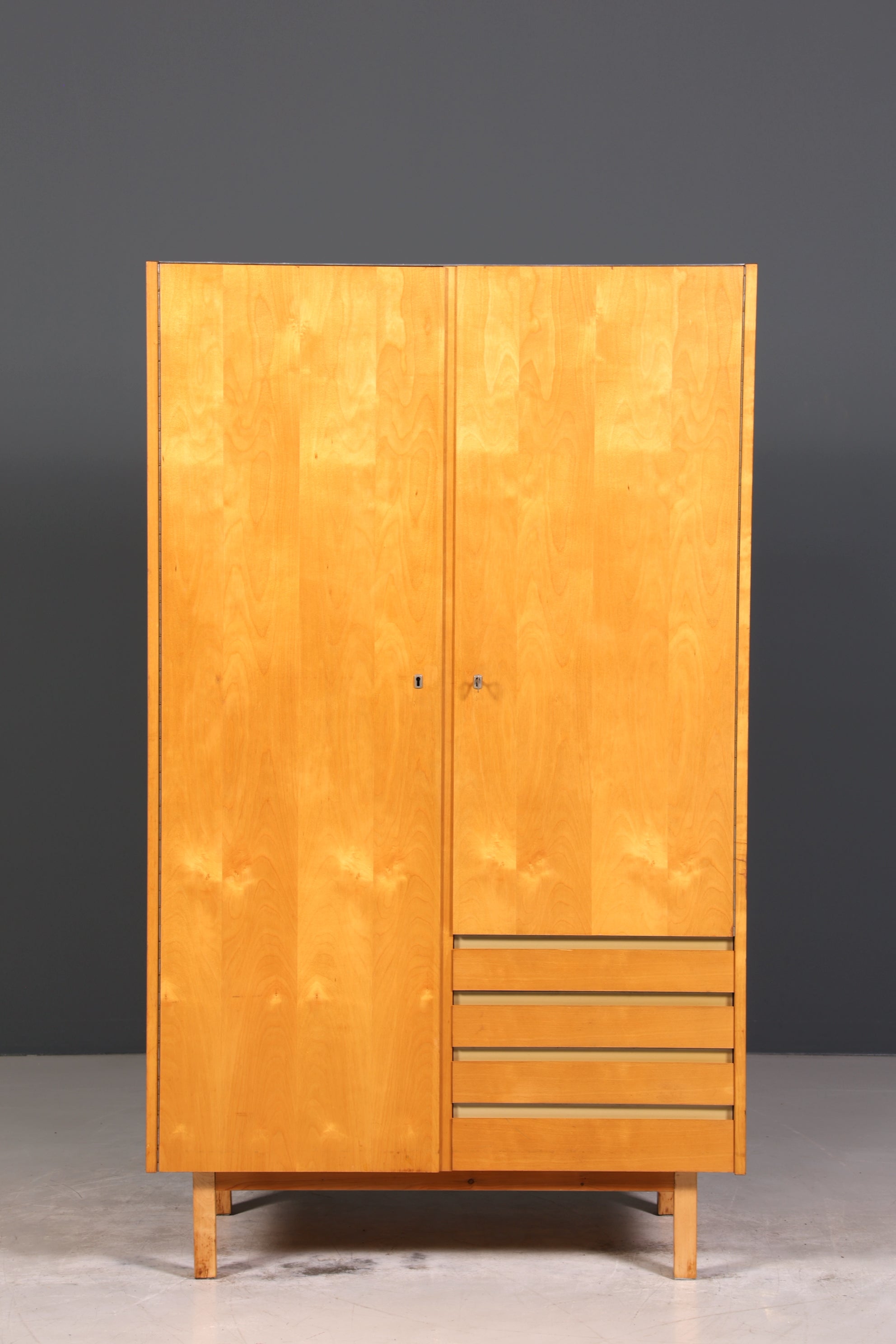 E833 Finish Traumhafter Mid Century Kleiderschrank Vintage Schrank Retro Wäscheschrank