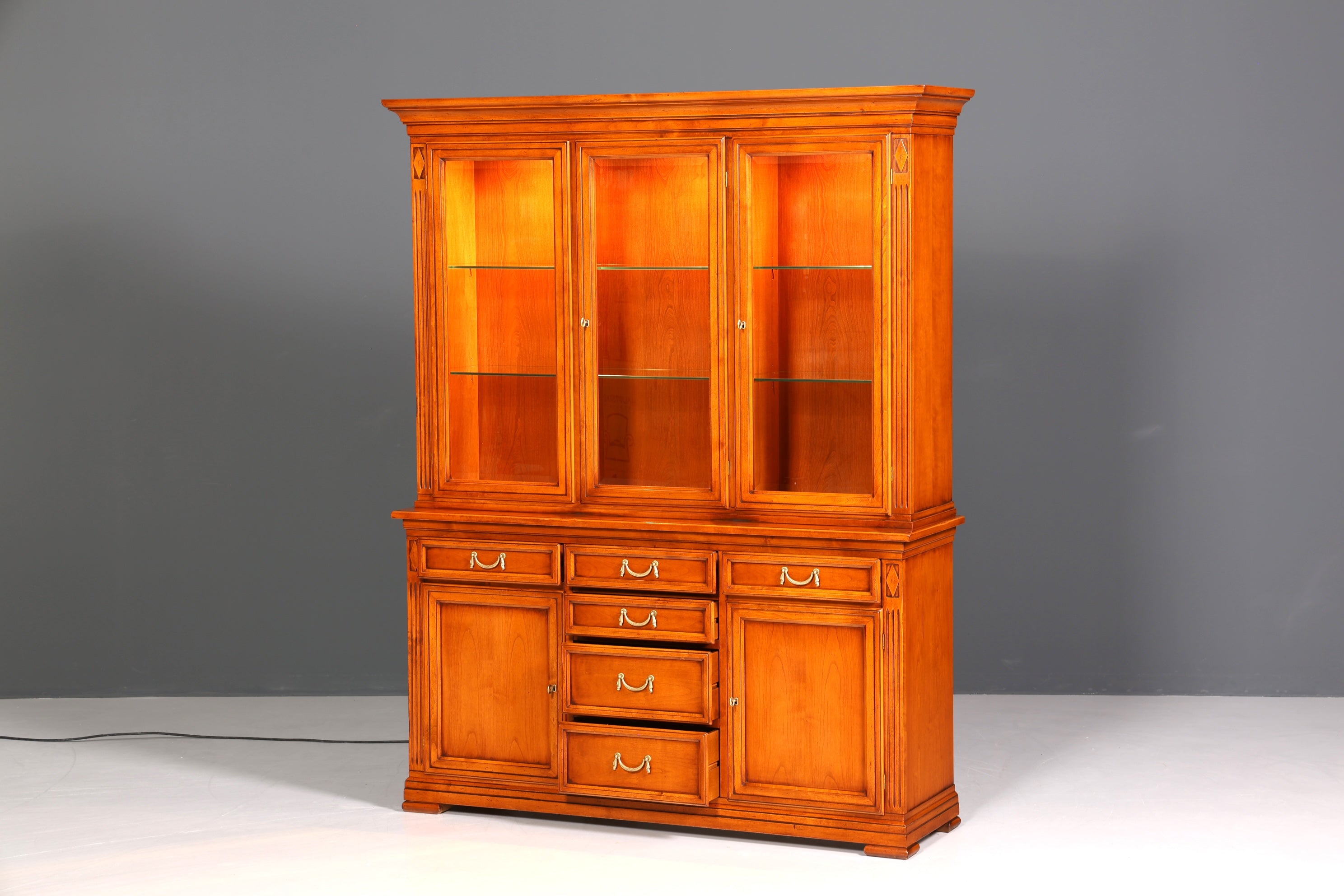 Traumhafte Original Selva Vitrine Antik Stil massiv Holz Buffet Villa Borghese Schrank Regal