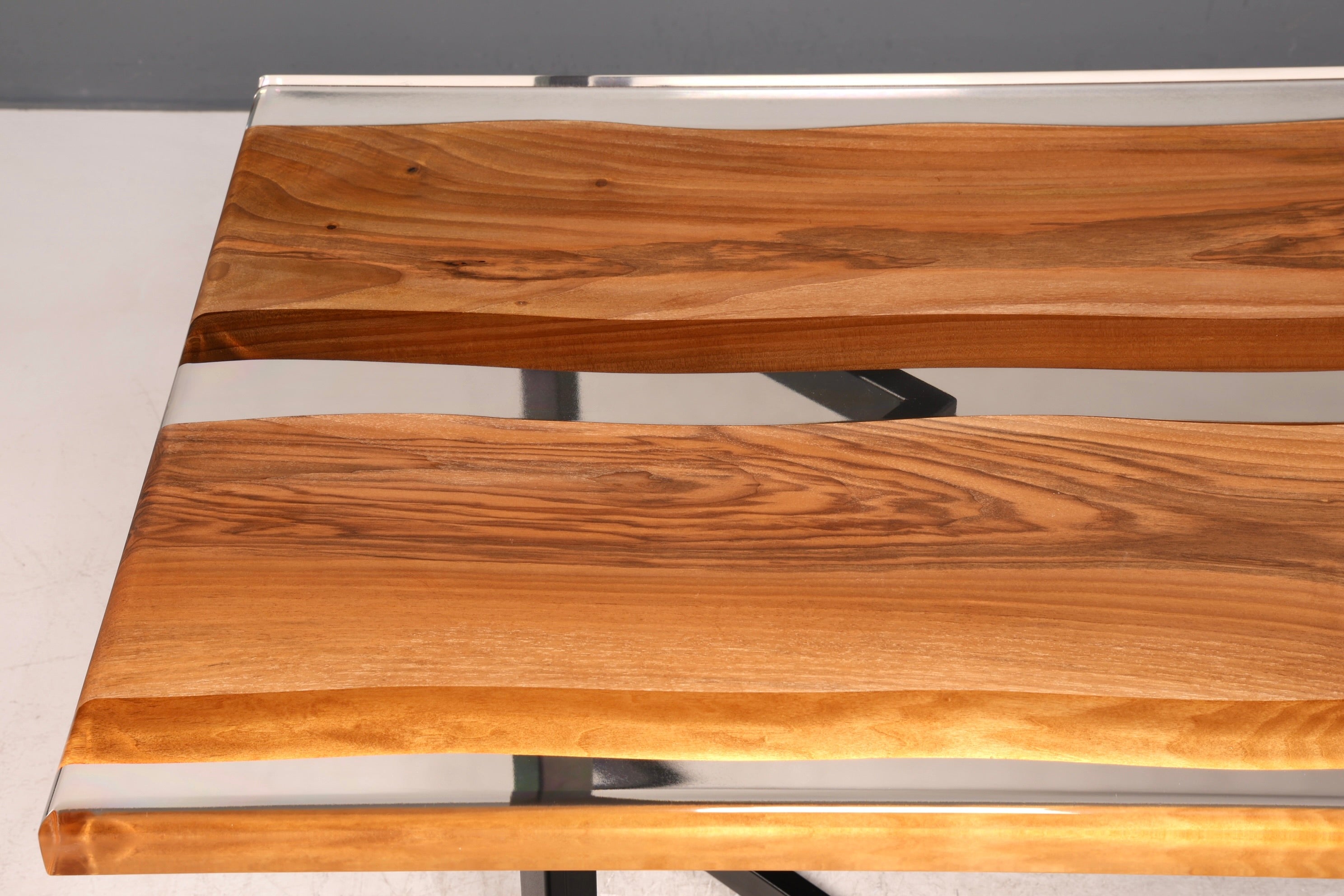 Wunderschöner Epoxidharz Tisch 220-90 cm Epoxy Nussbaum massiv Holz Esszimmer Tisch