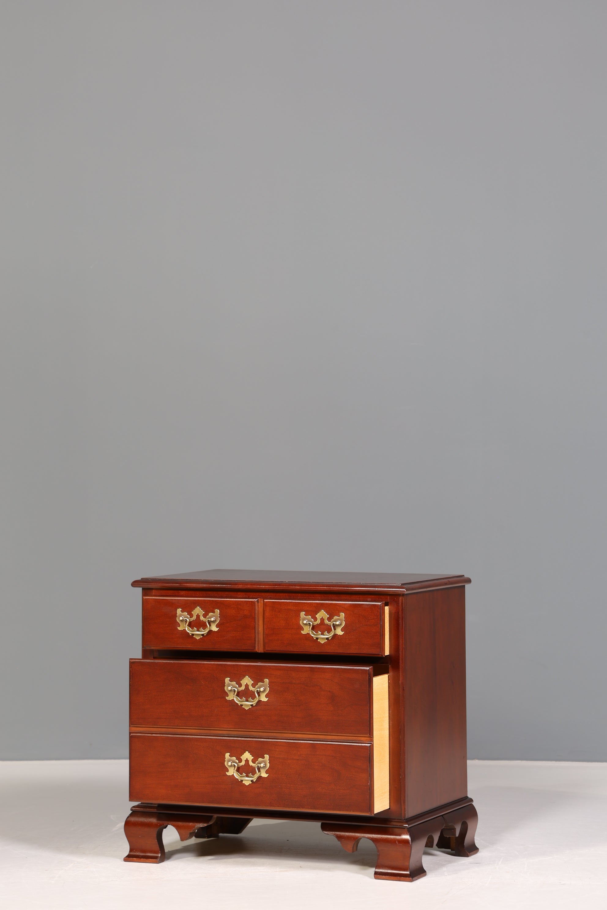 Stilvolle Kommode der Marke Drexel Heritage USA Antik Stil Nachttisch Schrank