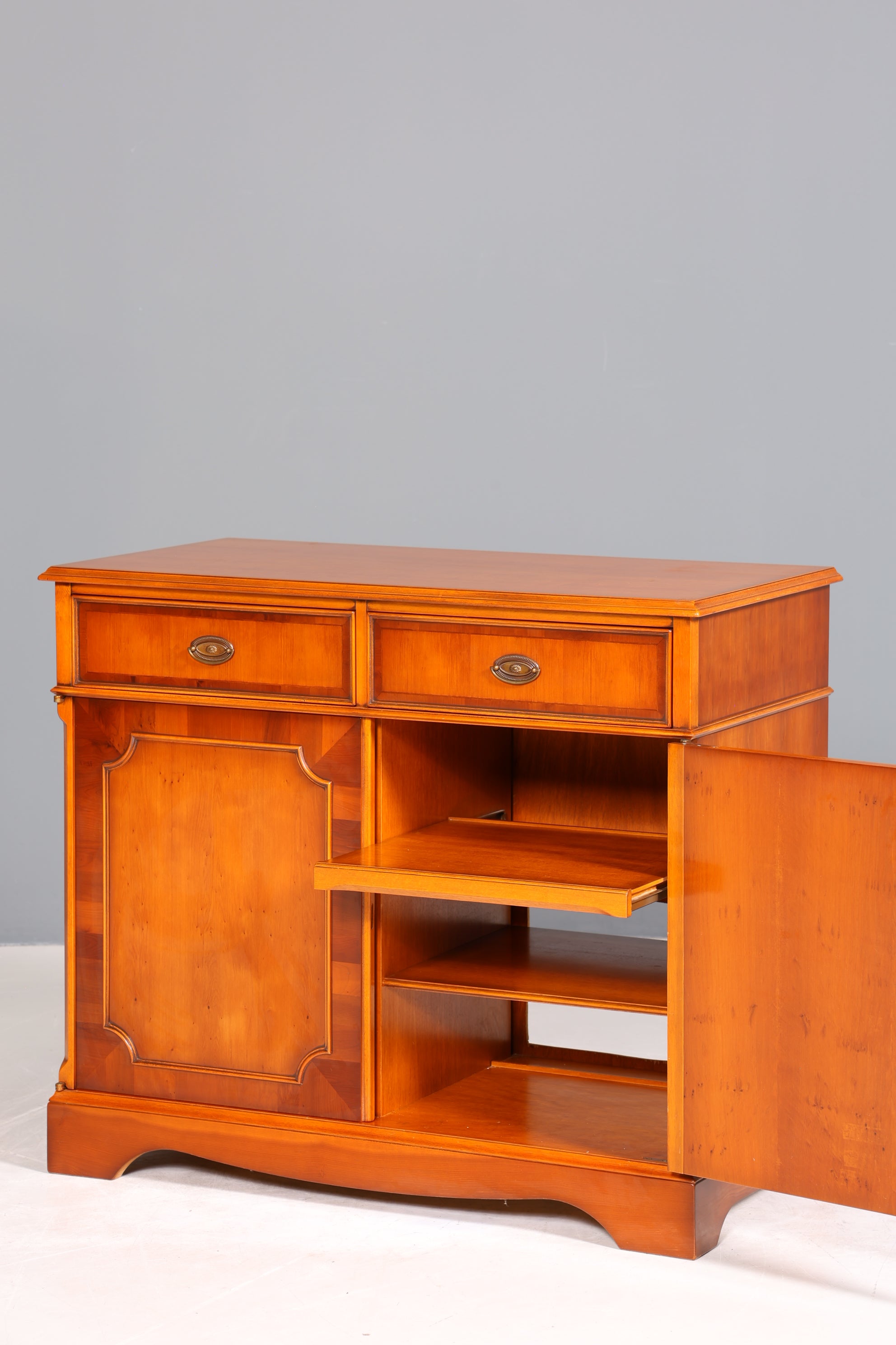 Traumhafter Original Heldense Schrank Englische Eibe Sideboard echt Holz Antik 60s