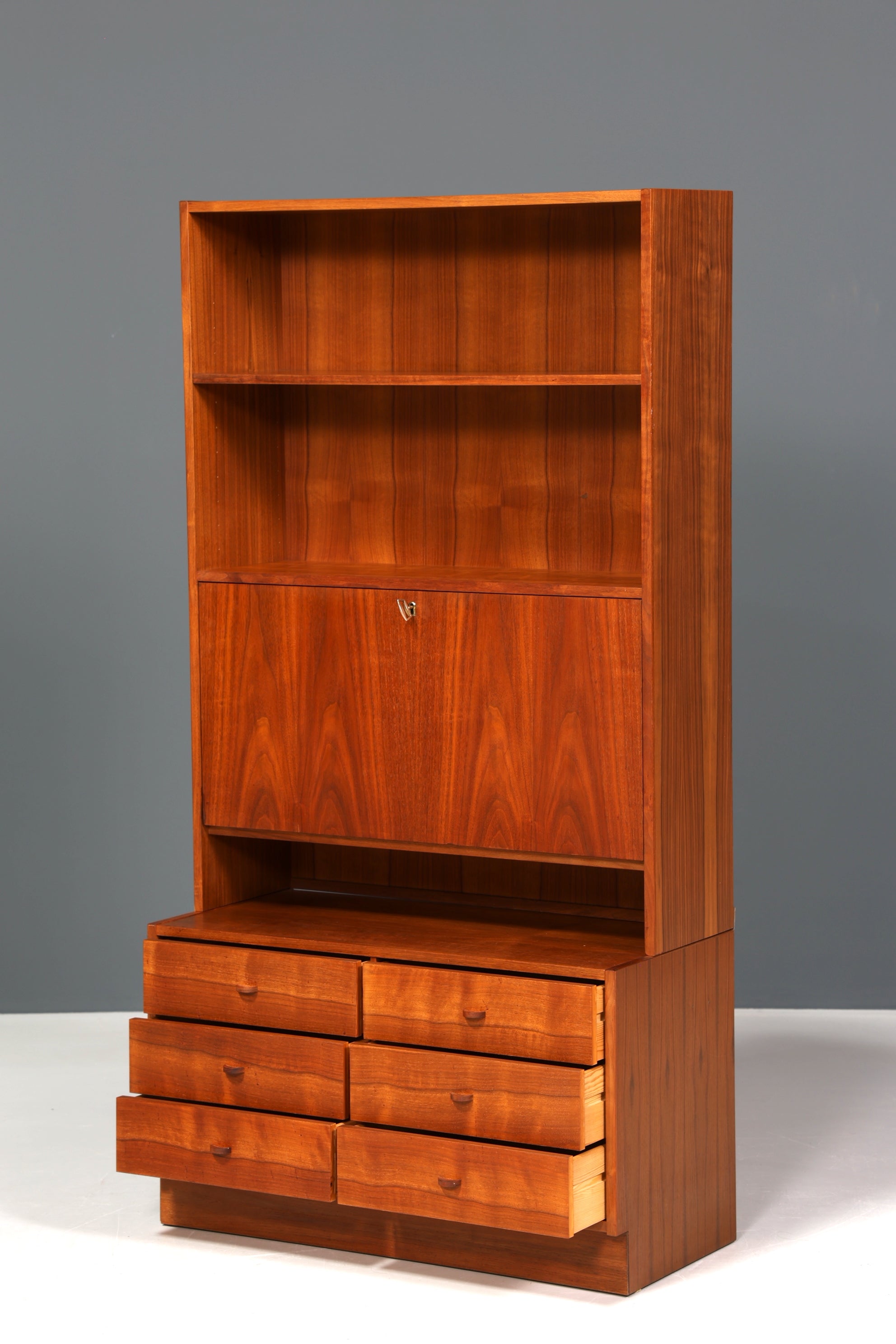 Traumhaftes Mid Century Regal im Danish Design Klapp Schrank Sekretär Retro Kommode