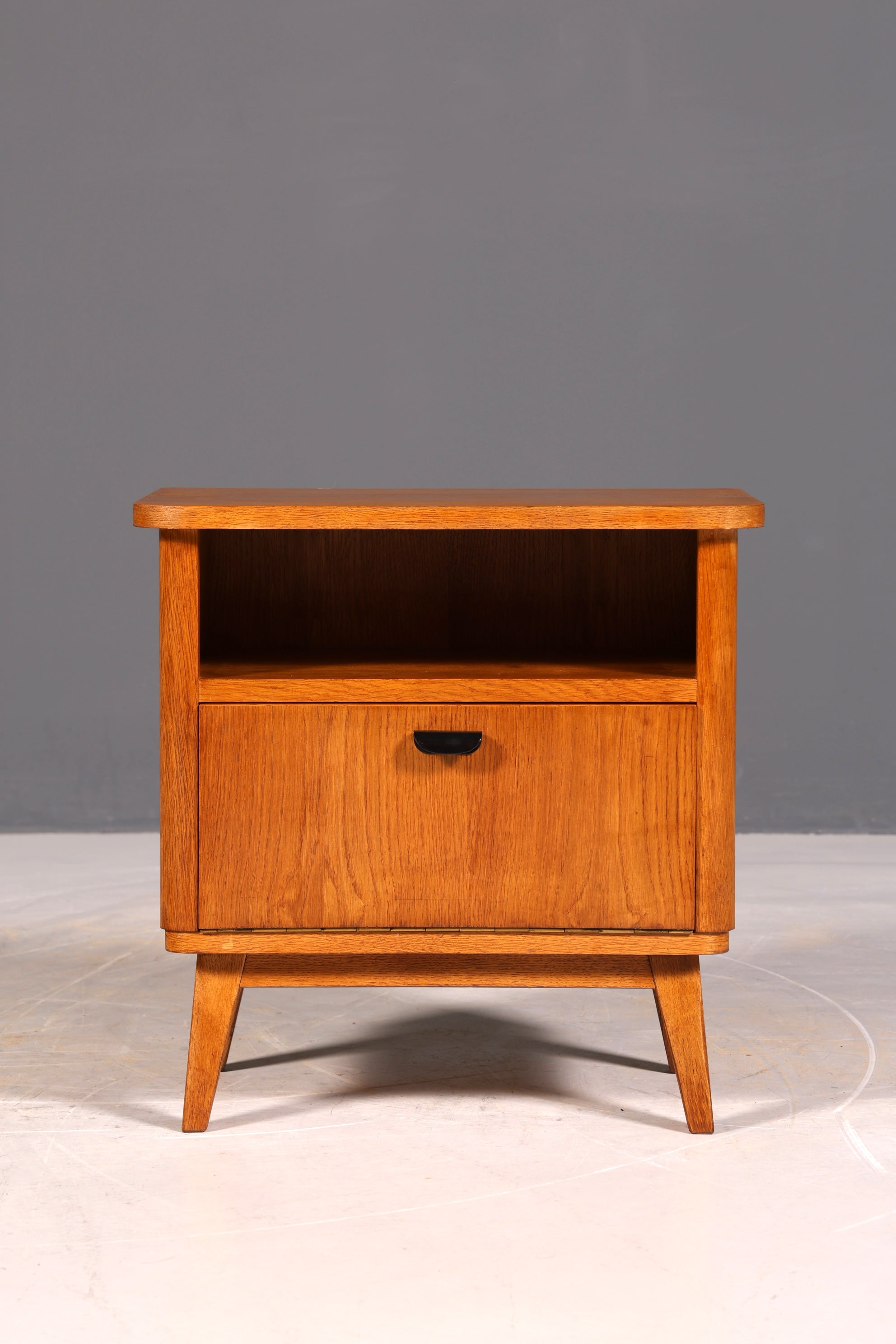 Schlichte Mid Century Kommode Vintage Klappschränkchen Danish Design Nachttisch 2 von 2