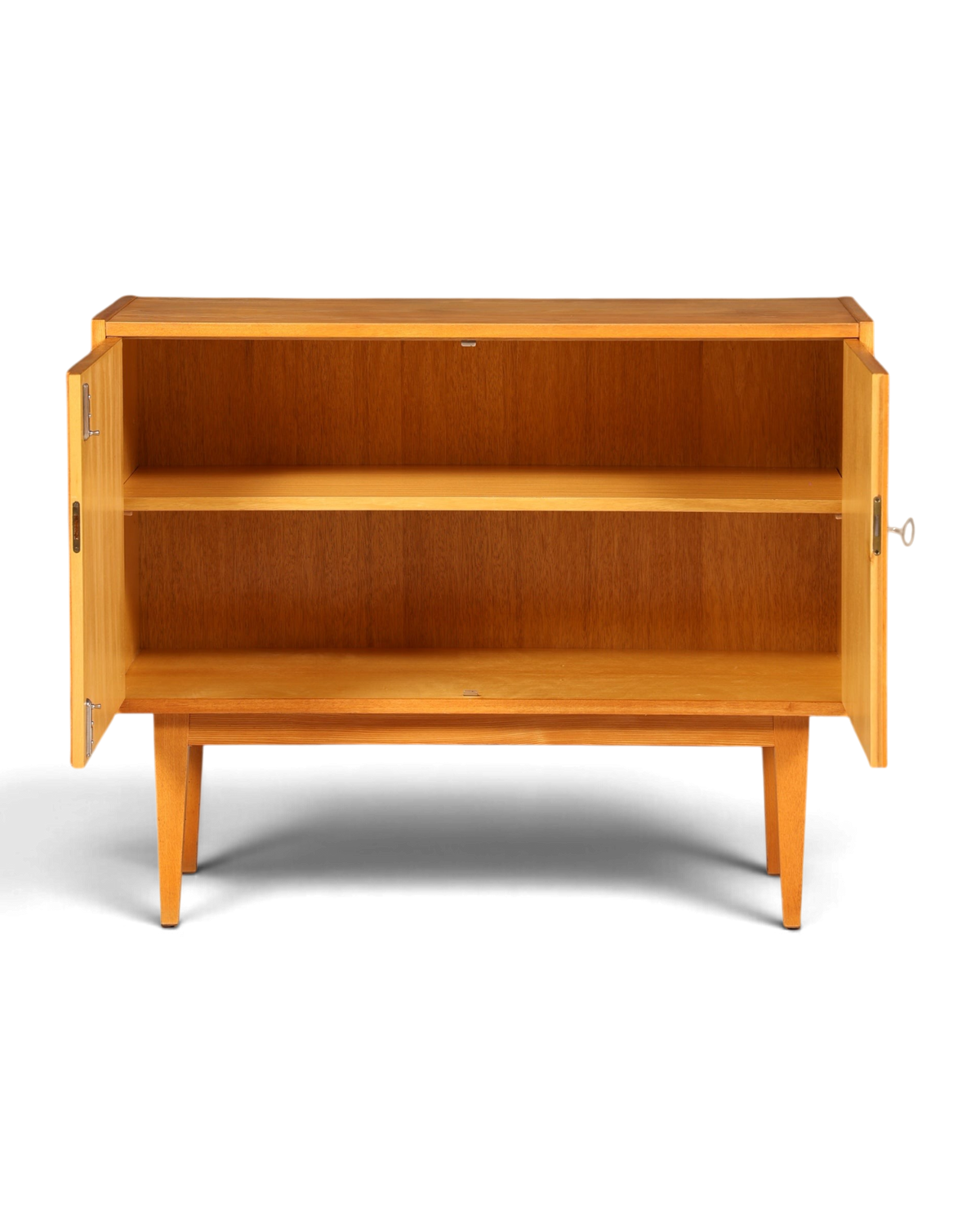 Hauptstadt Möblerei Hellerau Kommode Modell 602 von Franz Ehrlich aus hellem Holz im Mid-Century-Design mit Türen