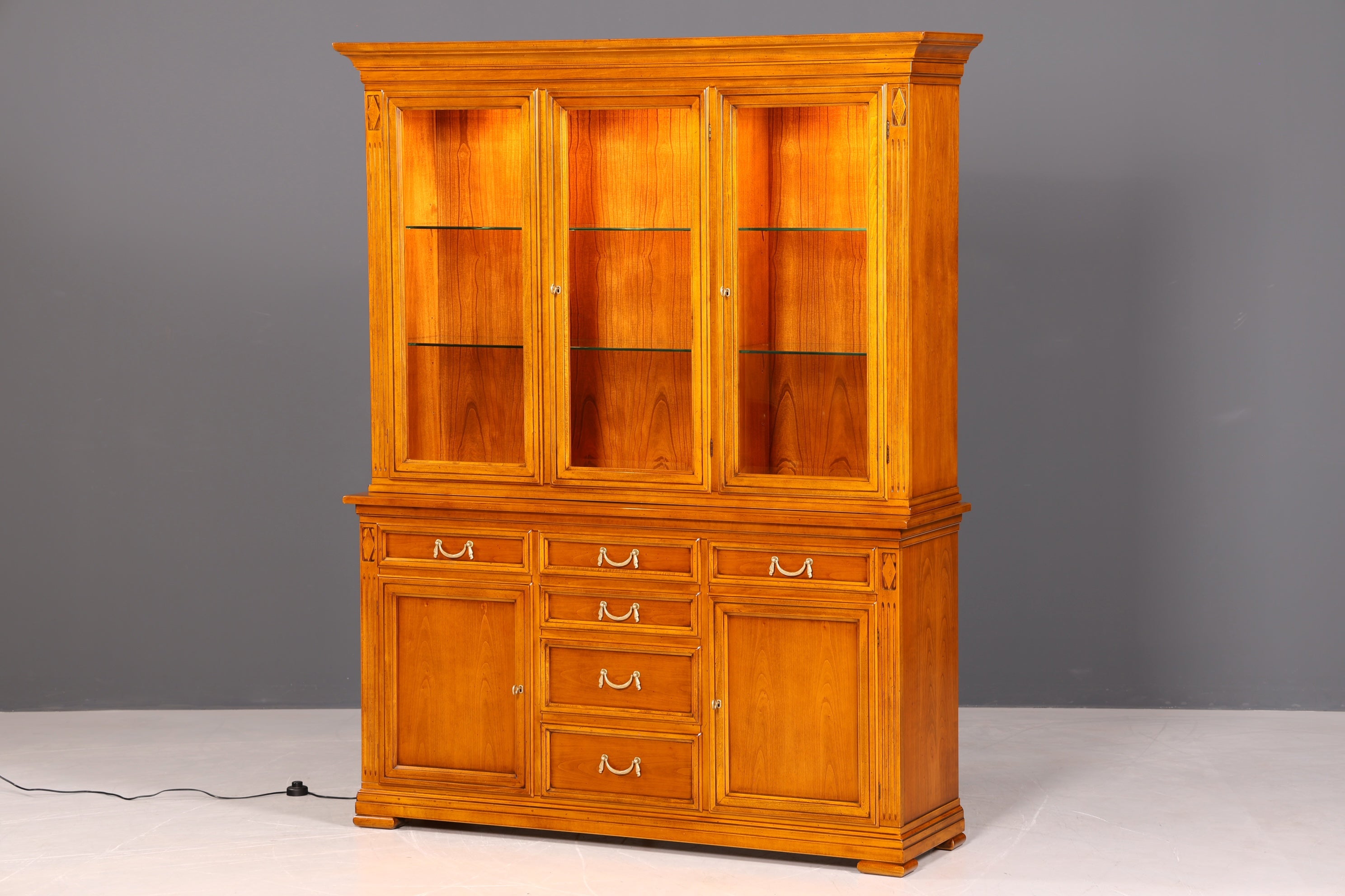 Wunderschöne Original Selva Vitrine Antik Stil massiv Holz Buffet Villa Borghese Schrank Bibliothek