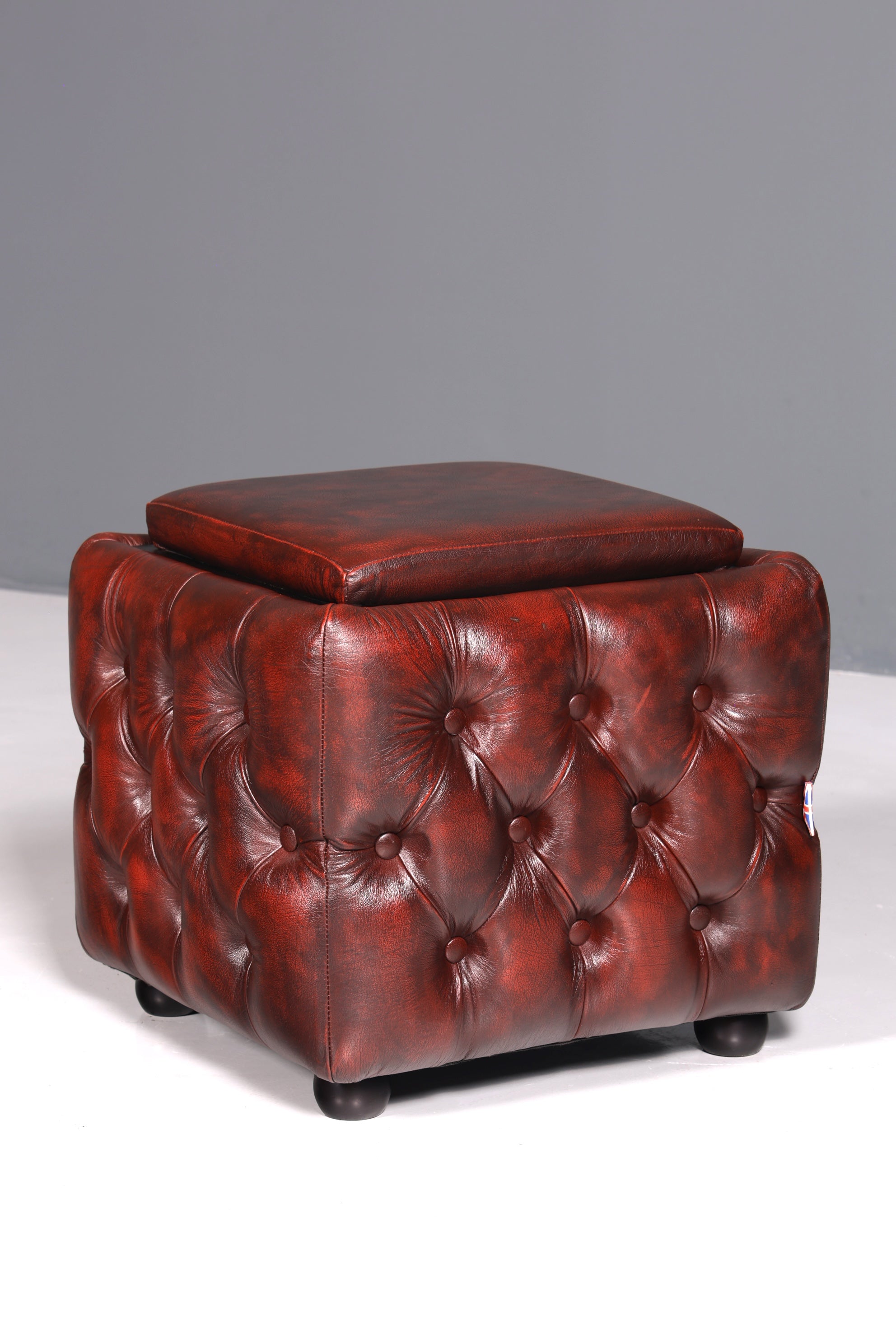 Wunderschöner Original Chesterfield Hocker Englische Sitzbank Fusshocker mit Stauraum UK