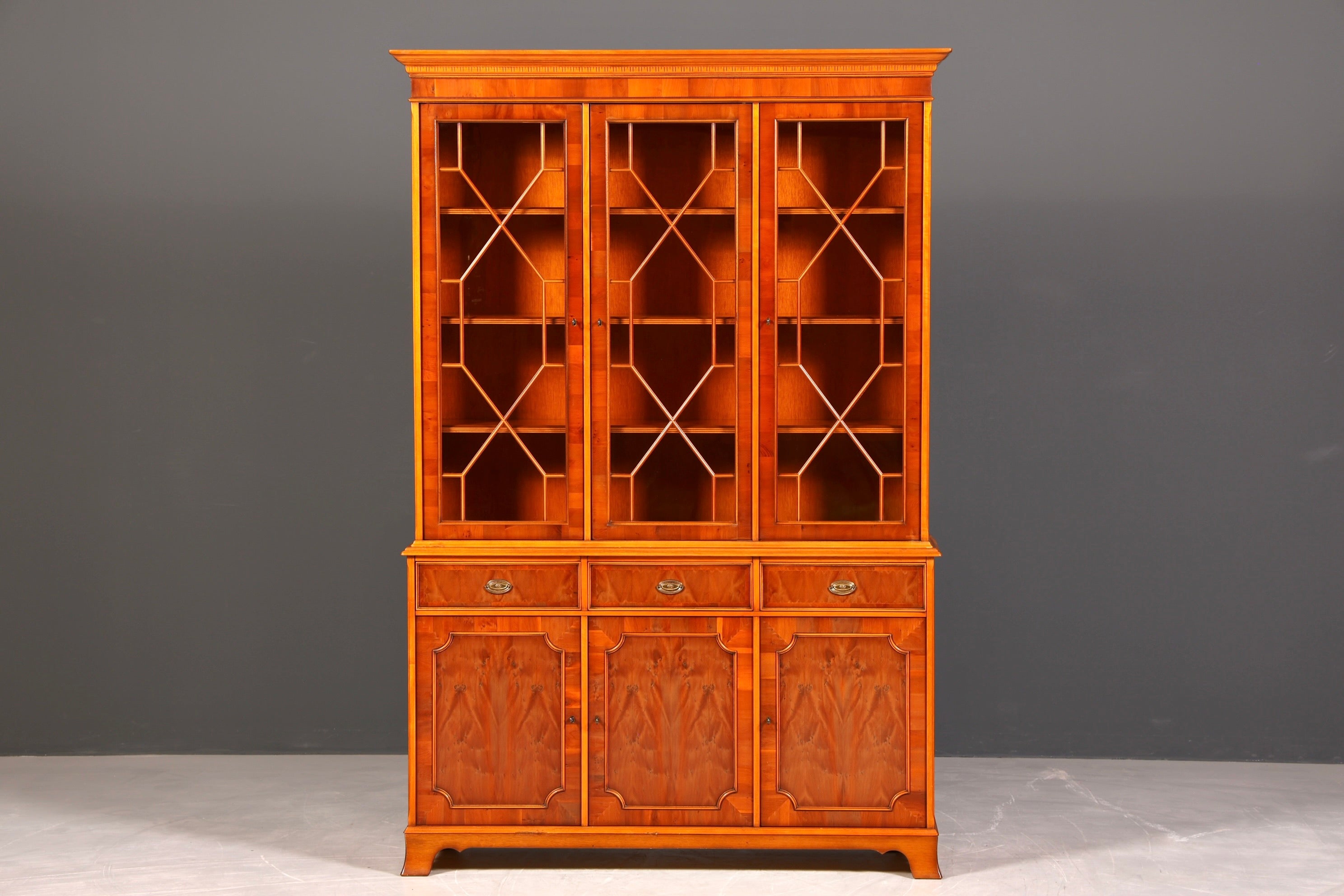 G195 Finish cm Wunderschöne Original Heldense Vitrine Englische Eibe Bücherschrank Buffet Antik Stil Glasvitrine (Kopie)