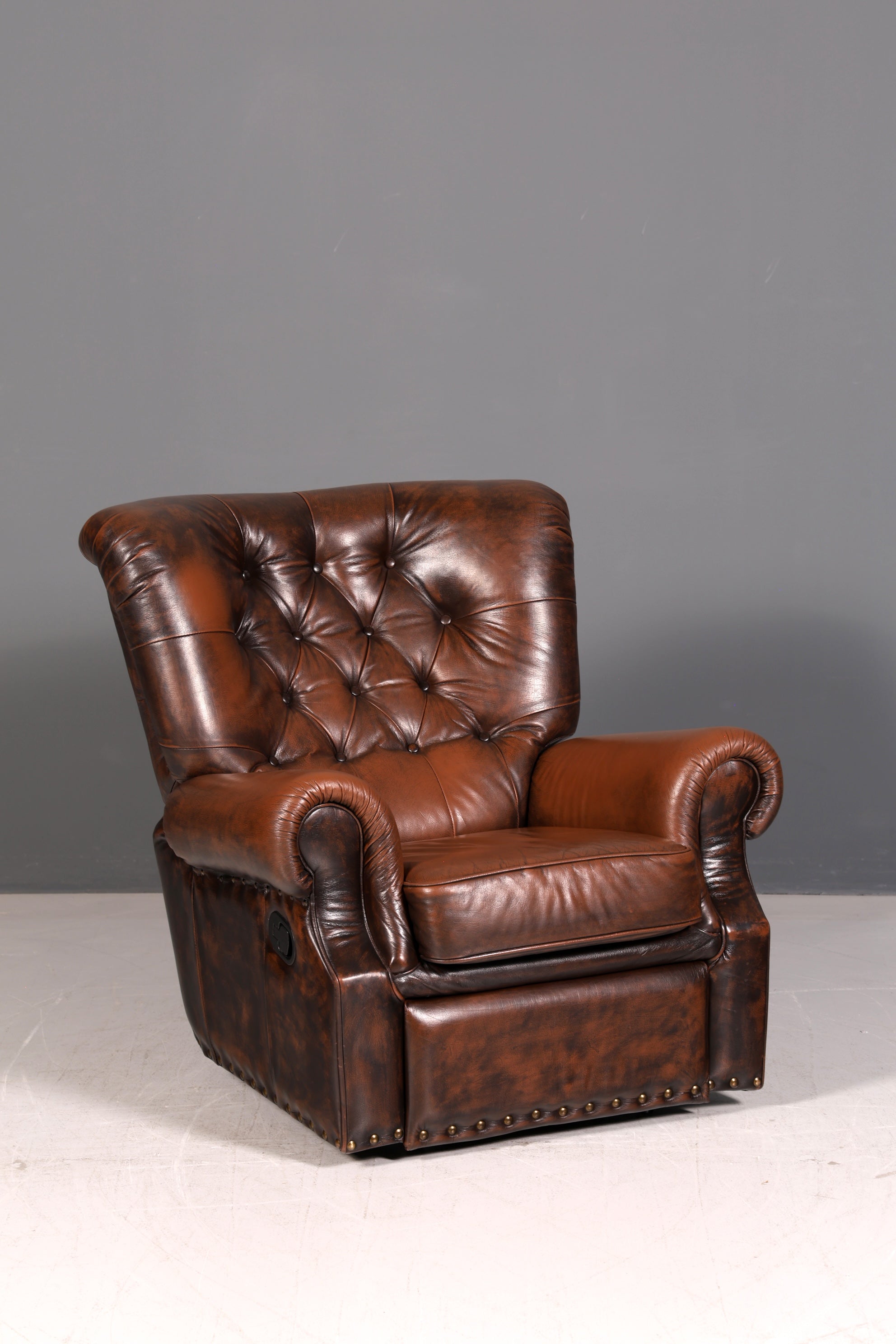 Wunderschöner Original Chesterfield Sessel Echt Leder Relaxsessel Englisch verstellbare Rückenlehne Herrensessel Lesesessel UK