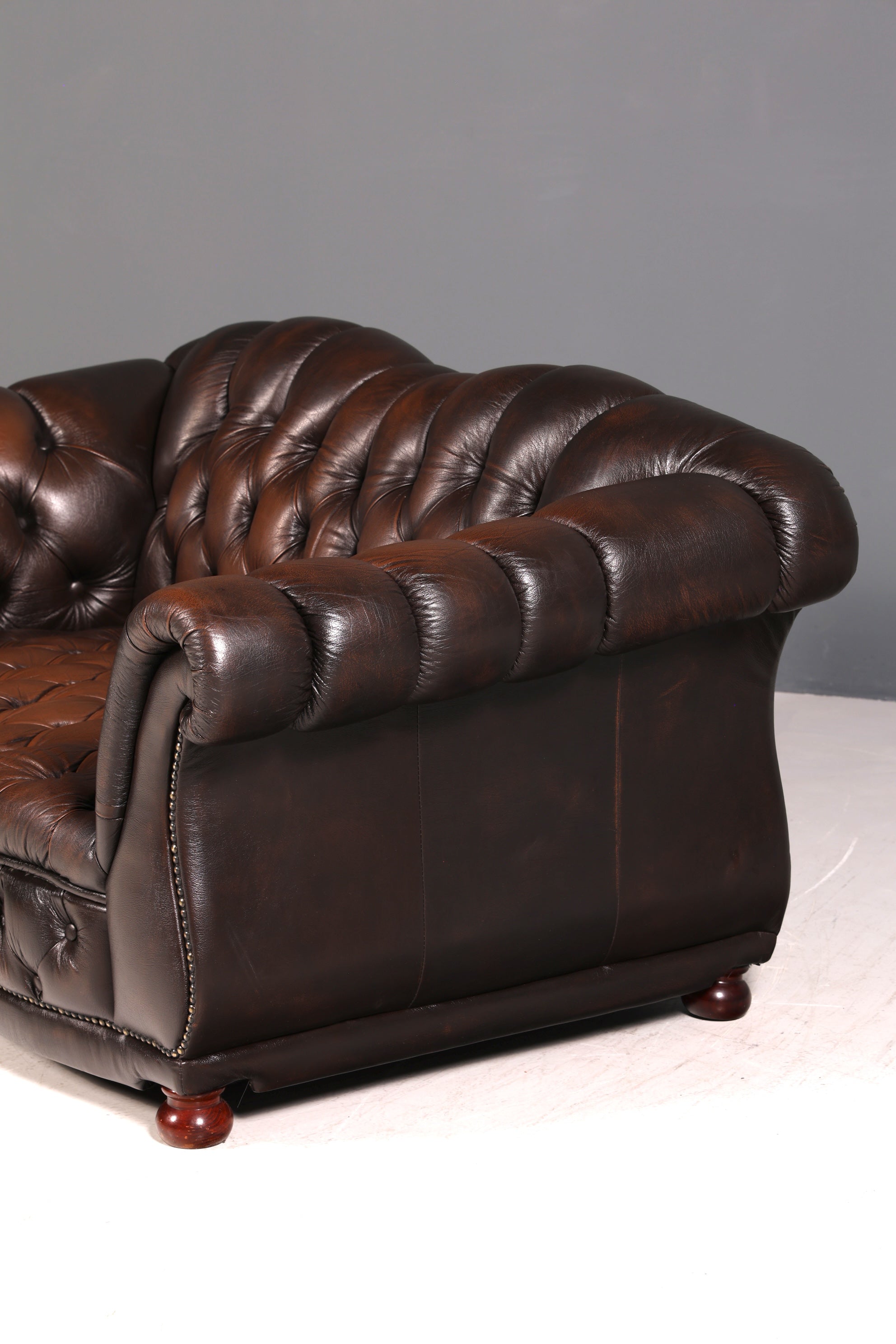 Wunderschönes Original Chesterfield 2er Sofa Englisch Herrenzimmer echt Leder 2- Sitzer Couch