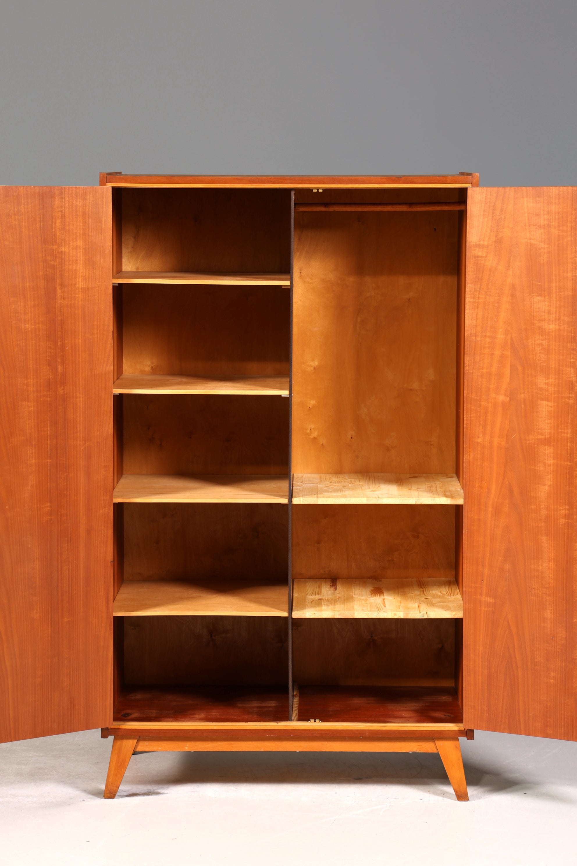 Traumhafter Mid Century Kleiderschrank Vintage Schrank Retro Wäscheschrank