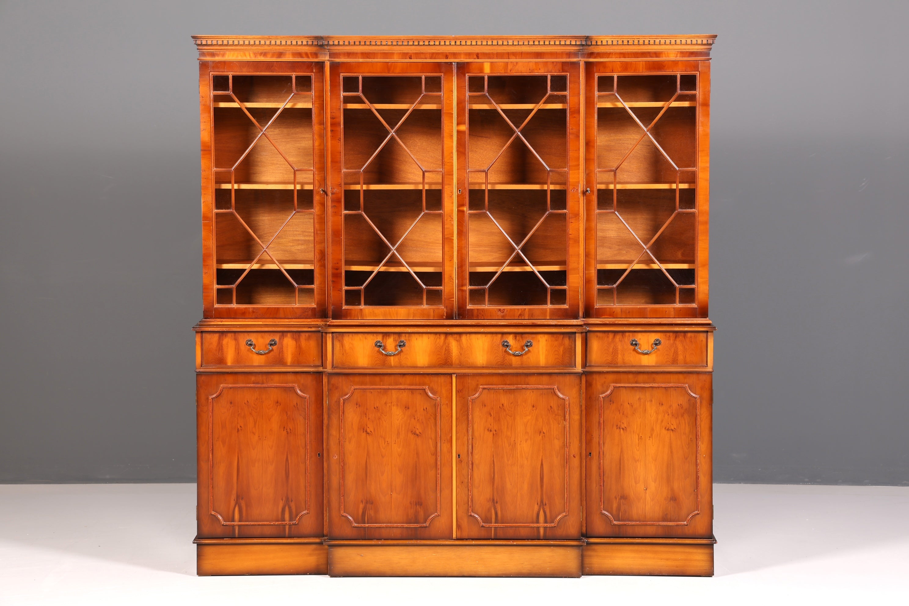 Wunderschöne Englische Vitrine Bücherschrank Buffet Antik Stil Eibe Glasvitrine Bibliothek