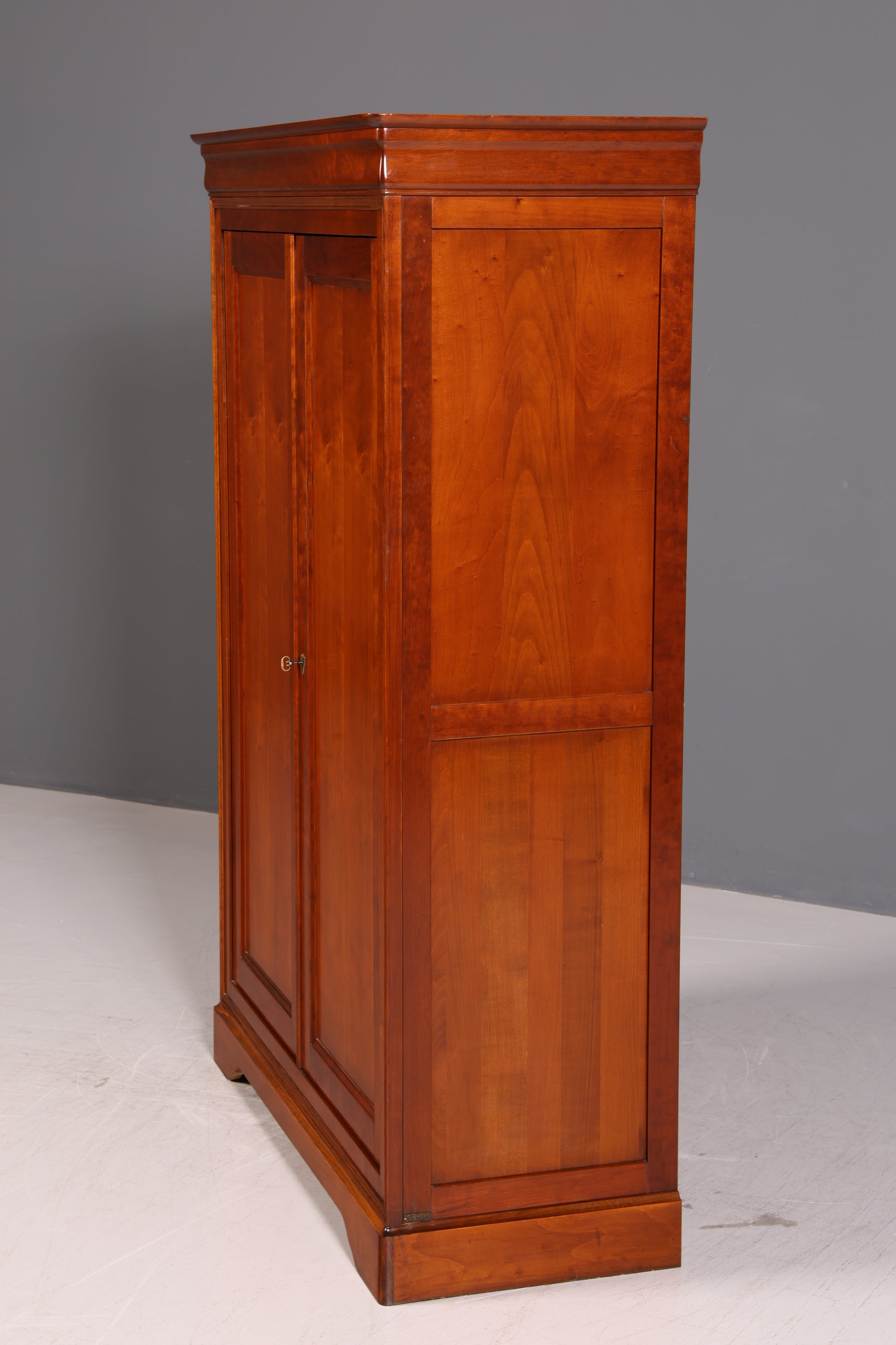 Edler Original Selva Kleiderschrank Kirschholz Dielenschrank Schlafzimmerschrank Wäscheschrank Italienische Möbel Vintage