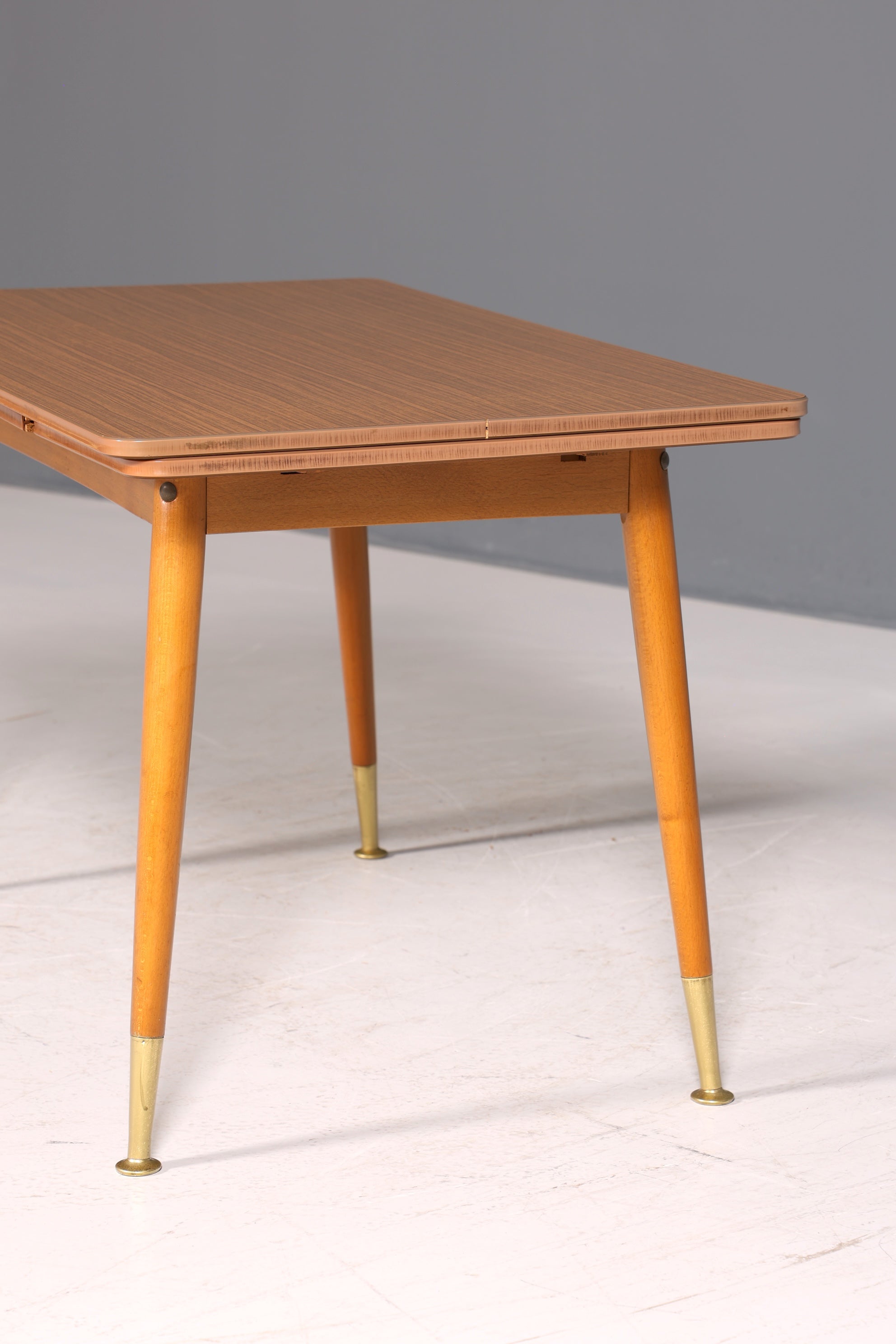 F964 Finish Wunderschöner Mid Century Küchentisch Vintage Tisch ausziehbar und höhenverstellbar