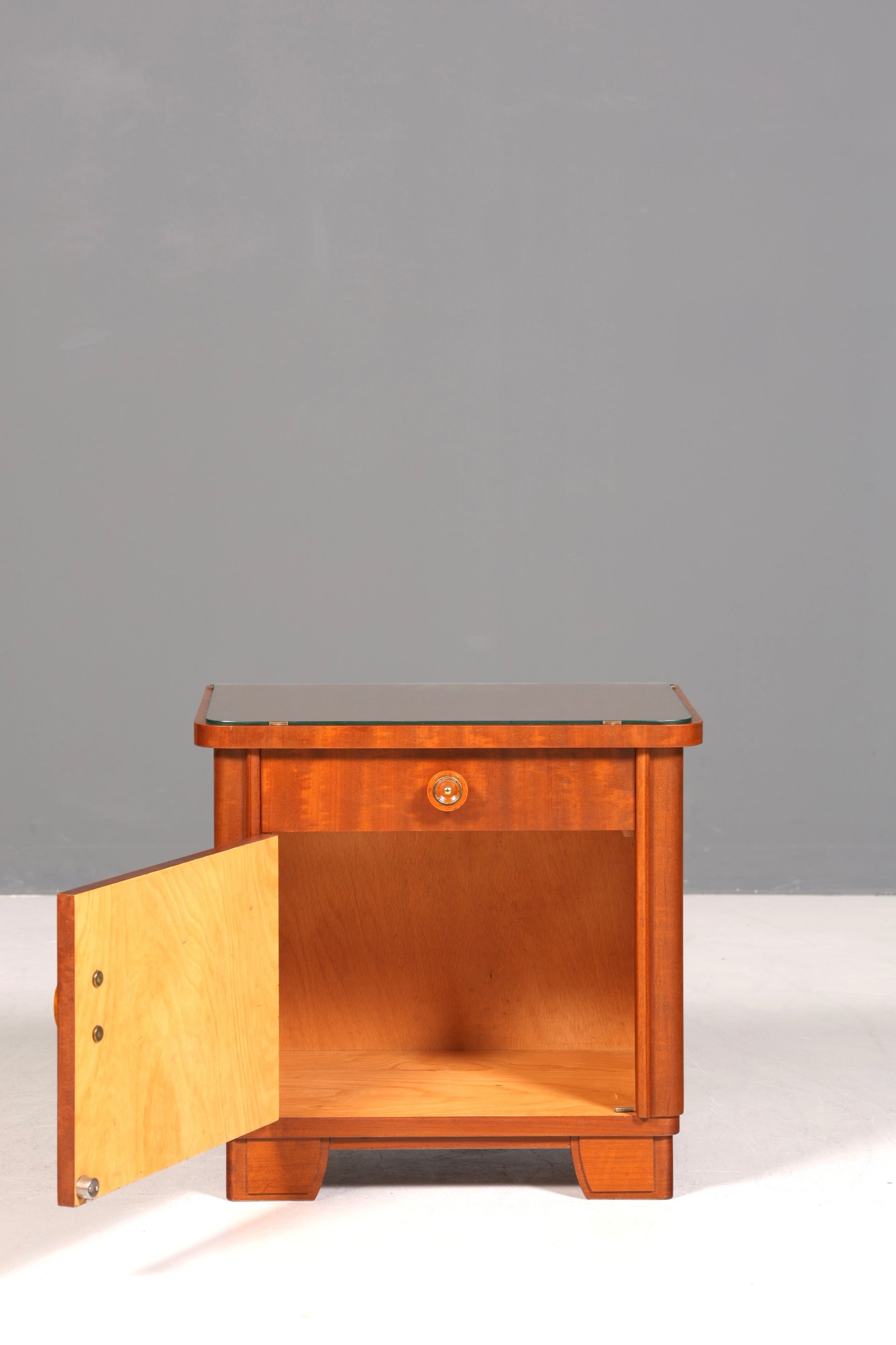 Schlichte Mid Century Kommode Vintage Klappschränkchen Danish Design Nachttisch 2 von 2