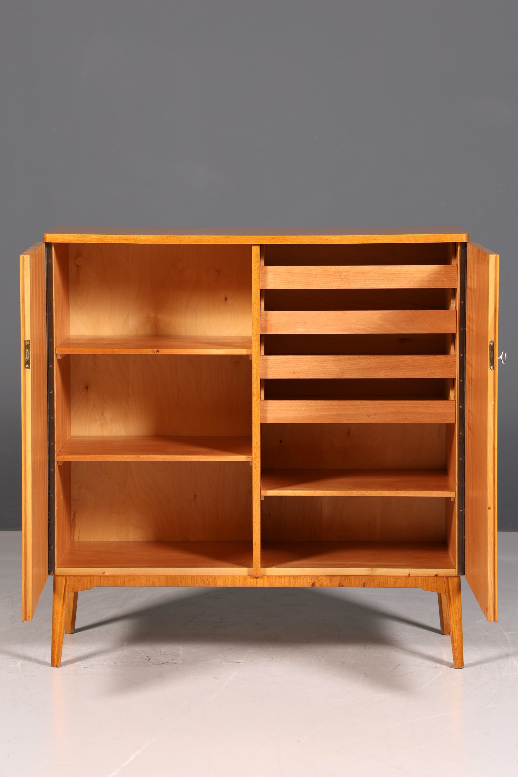 Wunderschöner Mid Century Schrank 60er Jahre Wäscheschrank Aktenschrank Kommode