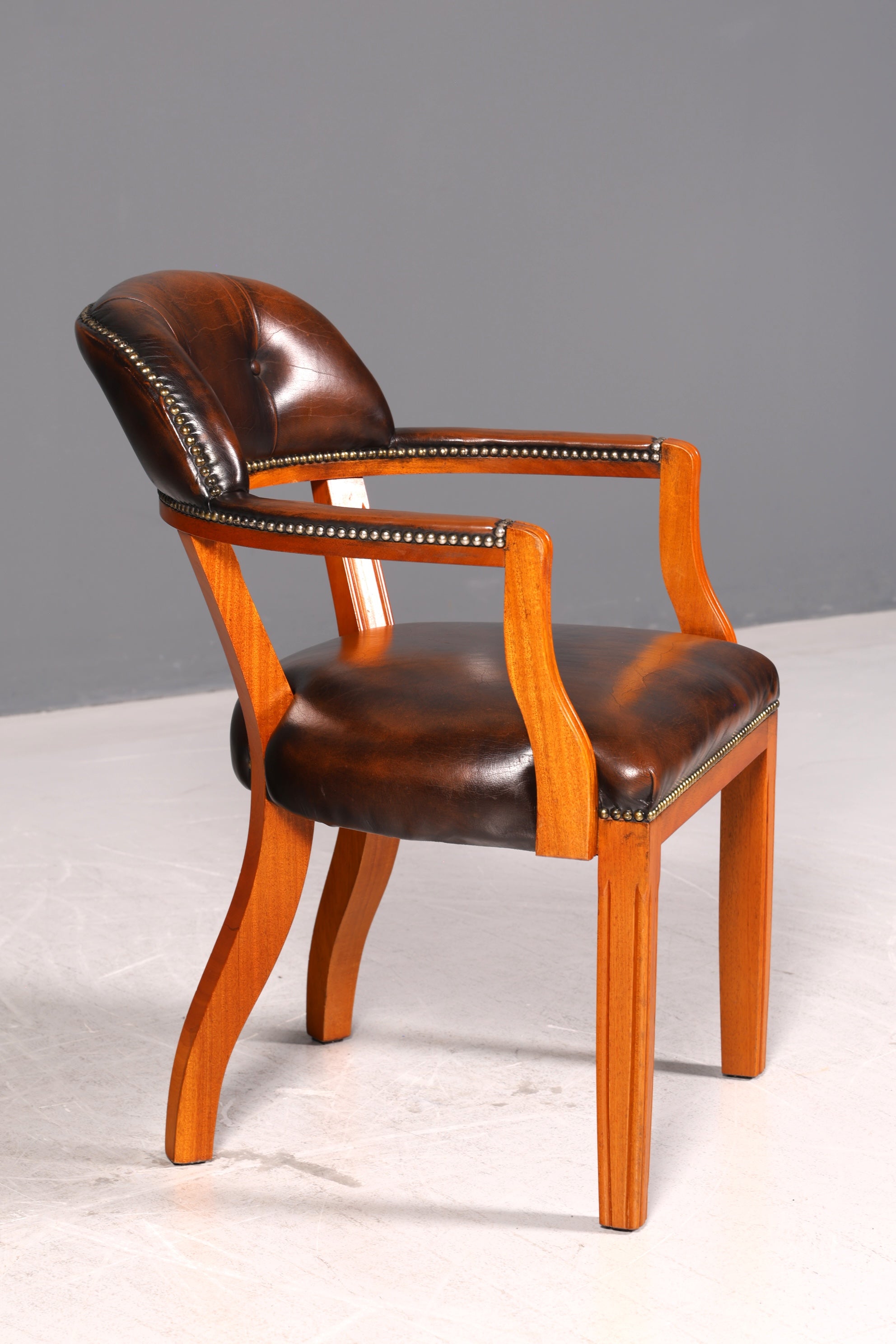 Wunderschöner Chesterfield Armlehnstuhl Braun Echt Leder Englisch Bürostuhl Schreibtischstuhl Sekretär Stuhl Court Chair 3 von 4