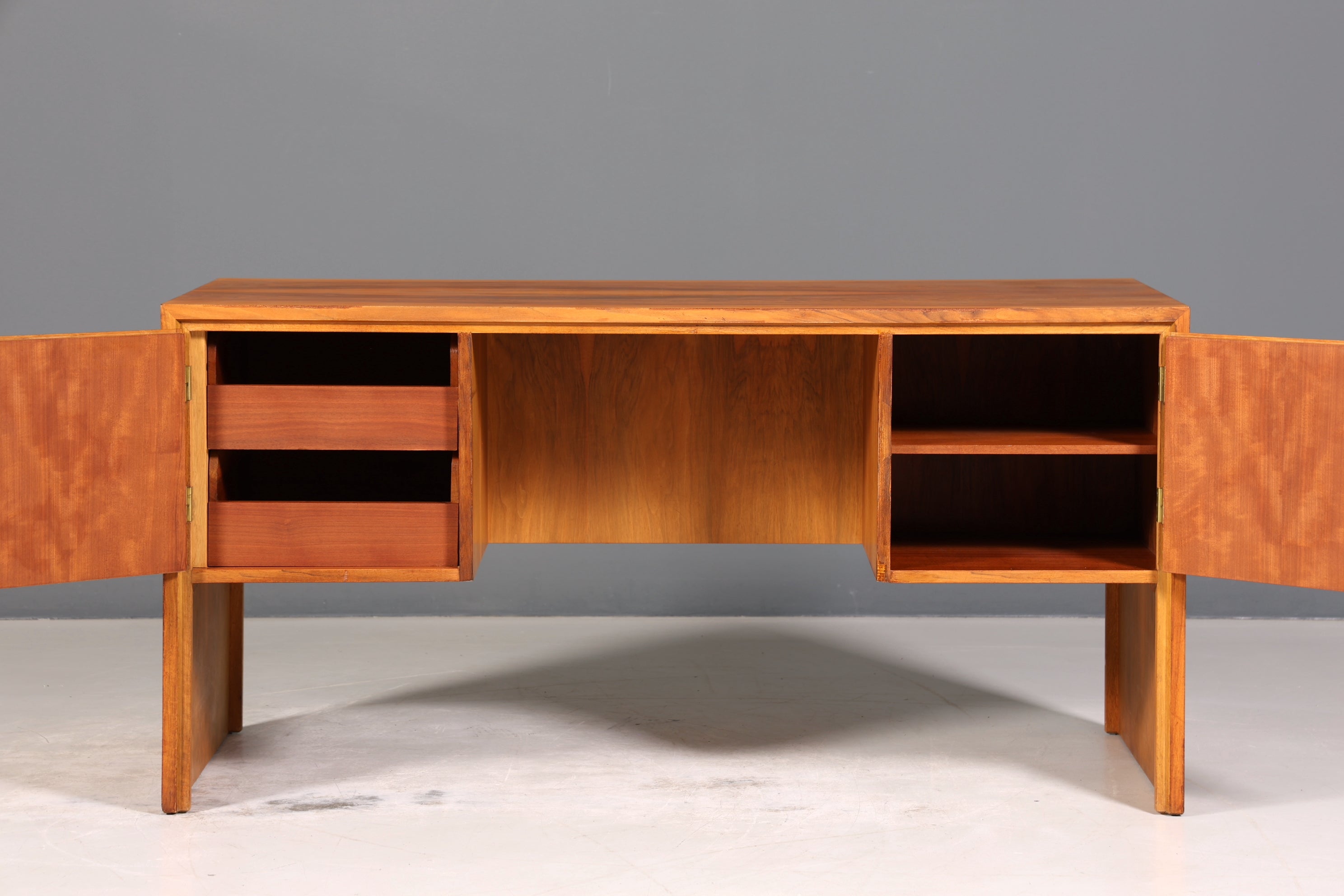 Wunderschöner Mid Century Schreibtisch Nussbaum Danish Design Bürotisch 60er Jahre Office Table Art Deco