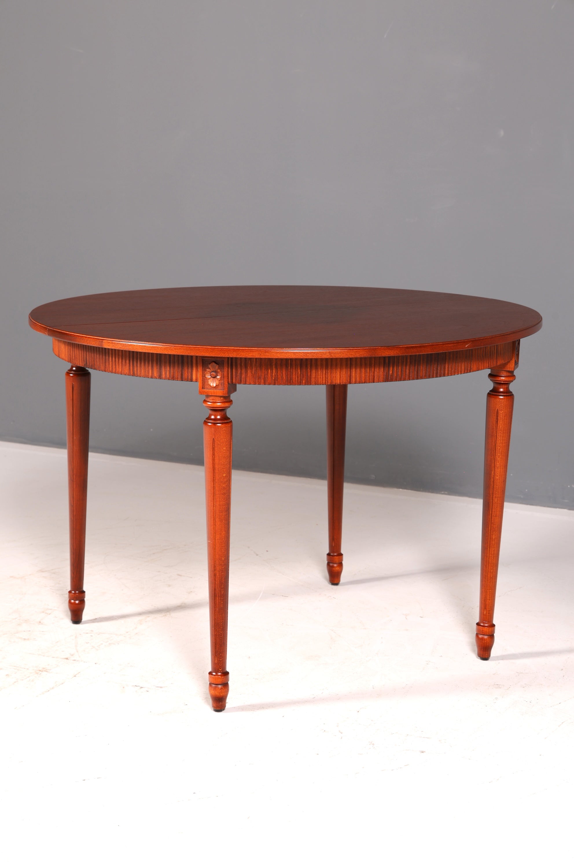 Stilvoller Tisch im Gustavianischen Stil Küchentisch Ausziehbar Antik Stil Esszimmer Tisch Esstisch Rund Vintage