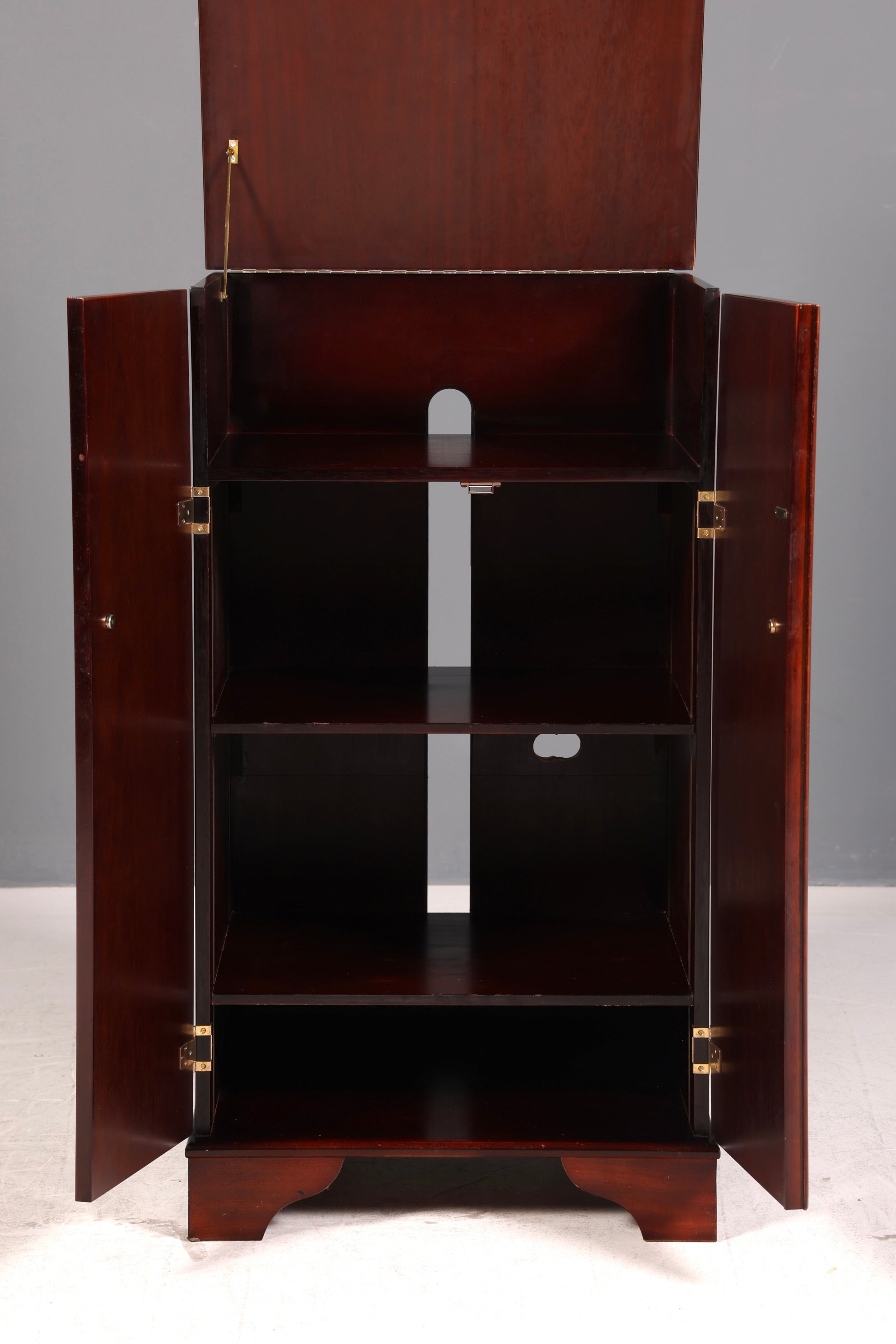Edler Englischer HiFi-Schrank Sheldon Mahagoni Musikschrank Plattenschrank Phonoschrank 60s Vintage