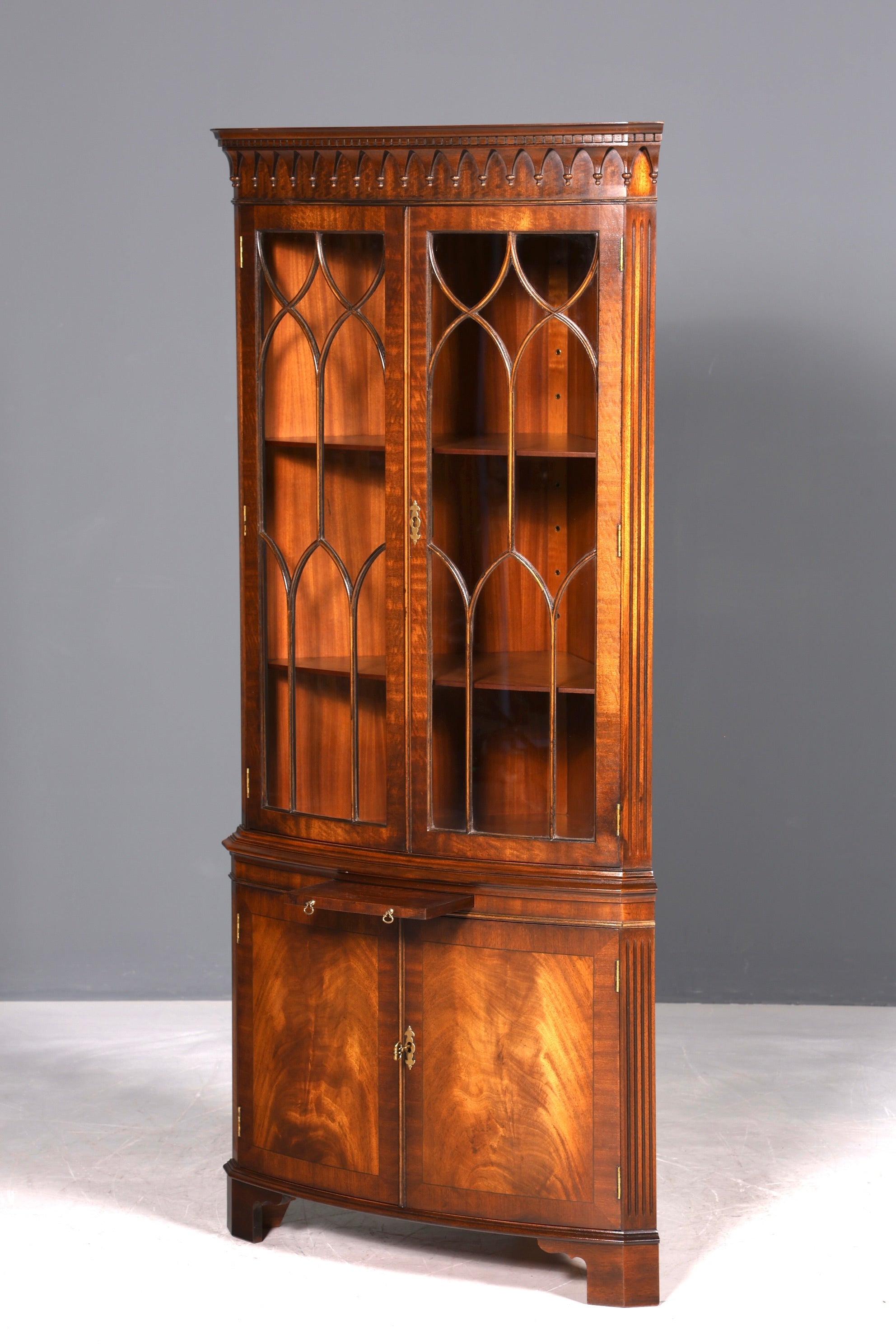 Wunderschöne Georgischer Eckvitrine Mahagoni Antik 50s echt Holz Schrank Englisch Eckschrank Glasvitrine