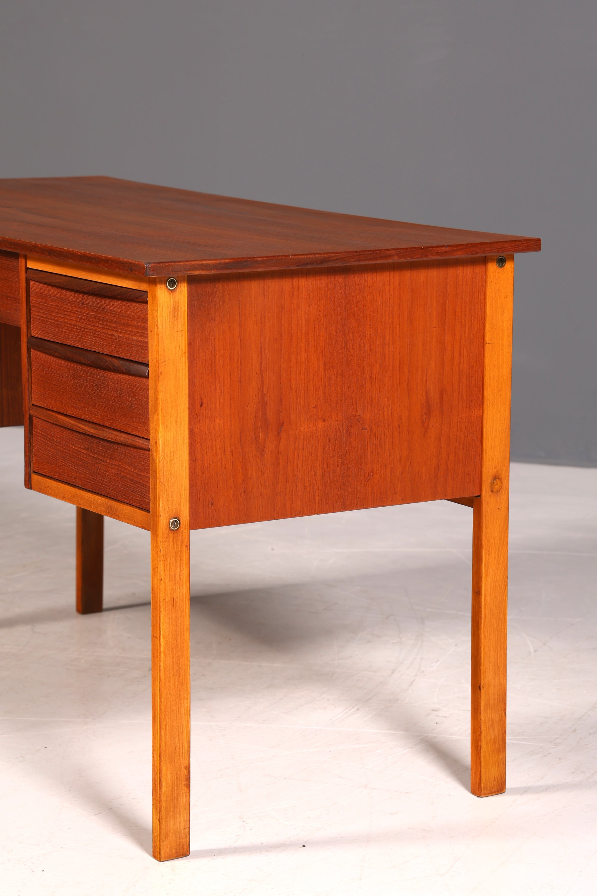 G227 Finish Wunderschöner Mid Century Schreibtisch Danish Design Teak Holz Bürotisch Vintage Office Table (Kopie)