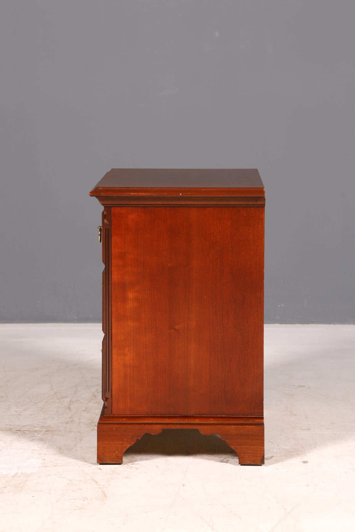 Elegant Drexel Heritage dresser in antique style, bedside table, USA chest of drawers 1 of 2