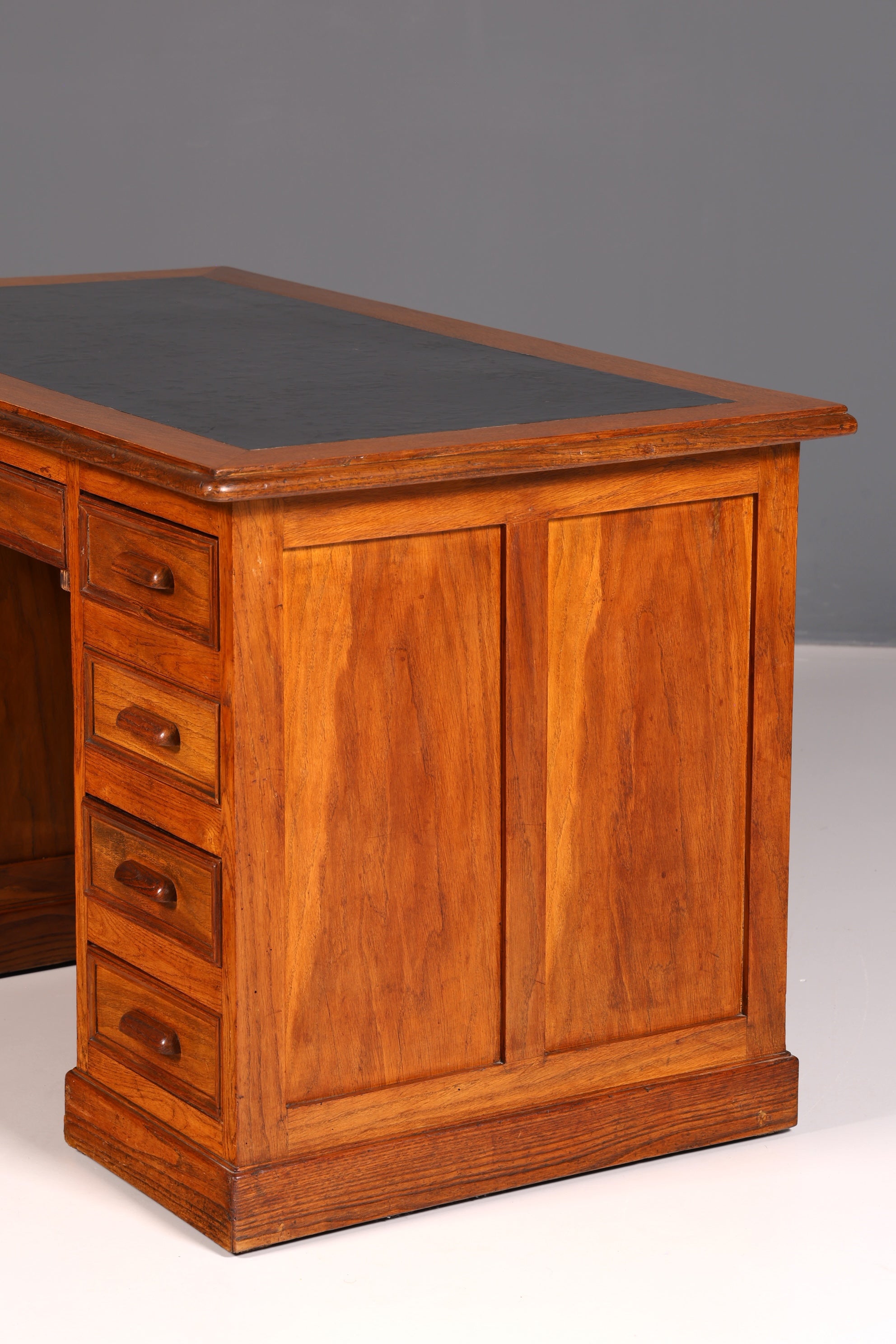 Wunderschöner Schreibtisch im Bauhaus Stil Art Deco Bürotisch Office Table Eiche Antik Vintage