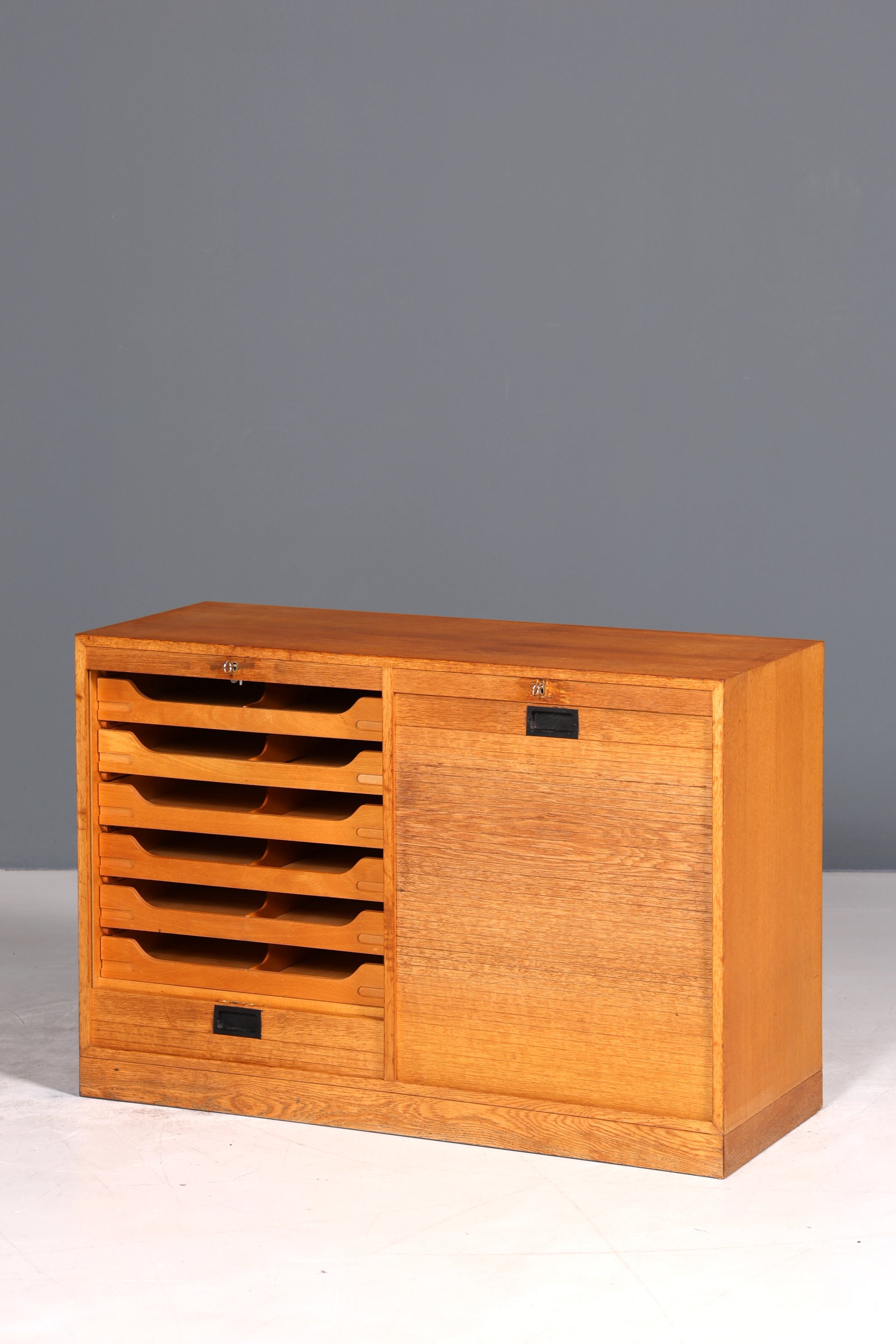E835 Finish Schlichter Mid Century Rollladenschrank Bauhaus Apothekerschrank Art Deco Büro Aktenschrank