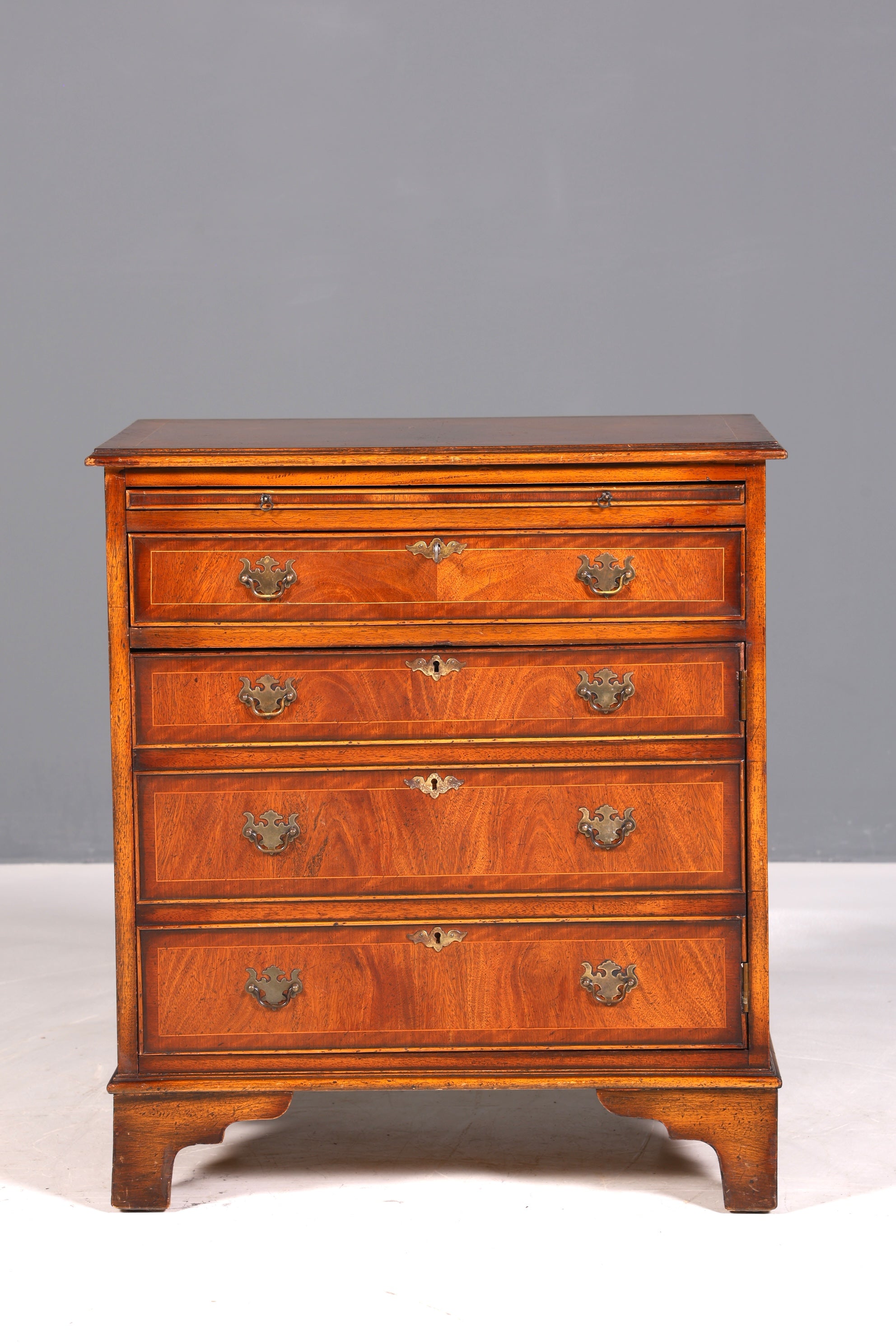 Wunderschöne Englische Kommode Eibe Longdale Reproductions Schrank UK