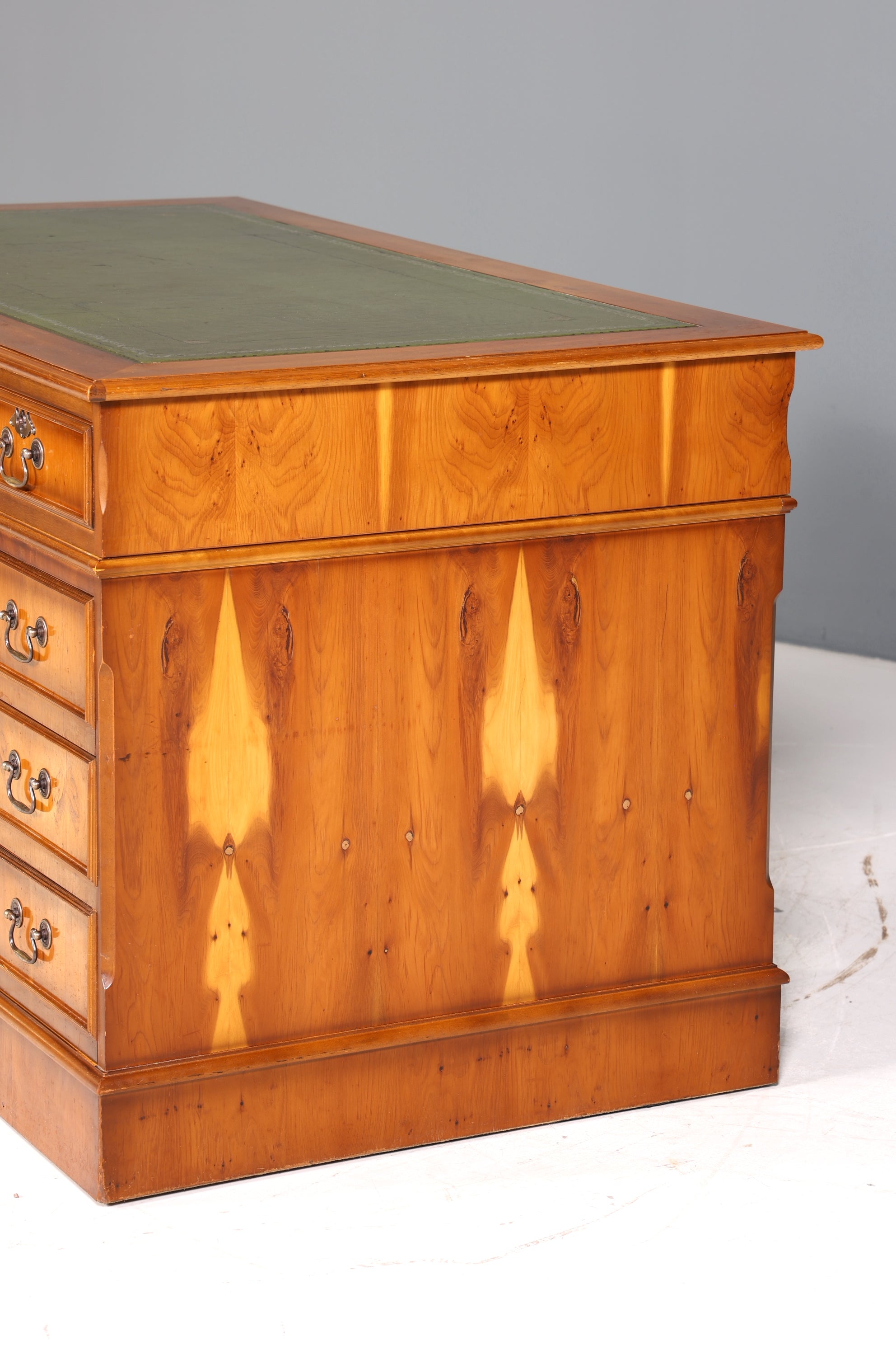 Stilvoller Englischer Schreibtisch Englisch Eibe Desk Leder Auflage Antik Stil Bürotisch Office Desk