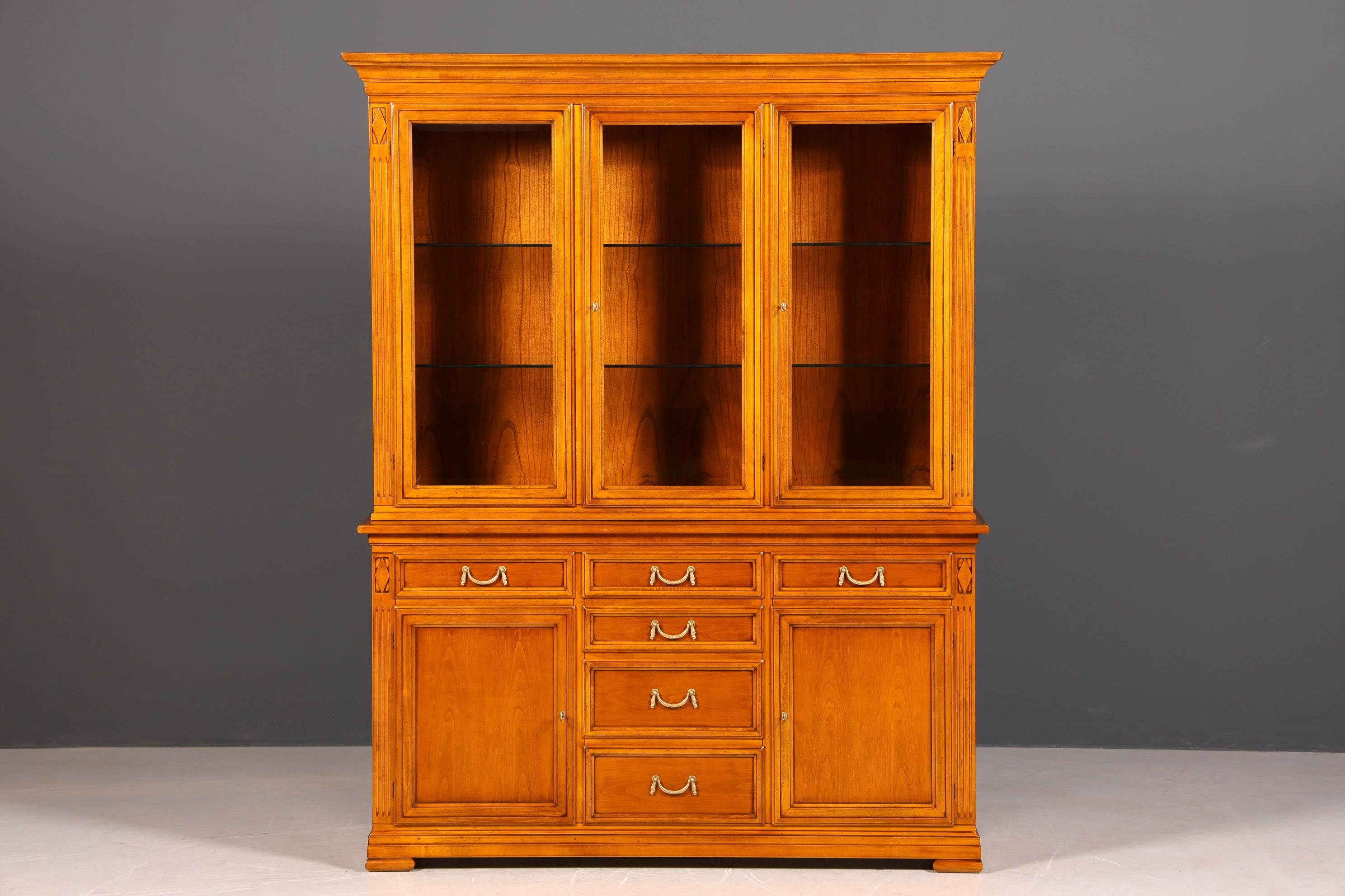 Wunderschöne Original Selva Vitrine Antik Stil massiv Holz Buffet Villa Borghese Schrank Bibliothek