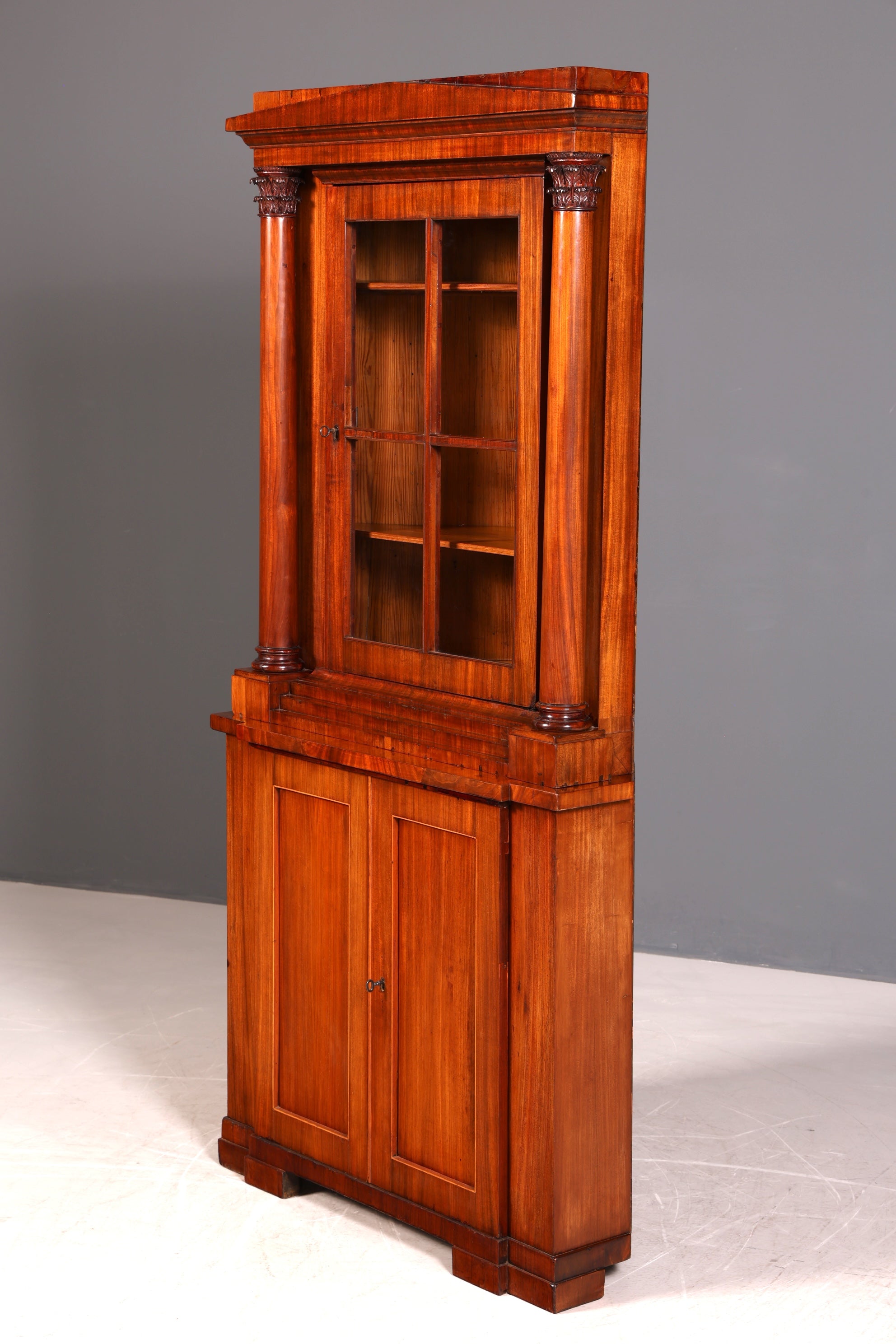 Wunderschöne Original Biedermeier Vitrine um 1820 Antiker Mahagoni Schrank Antik Säulen