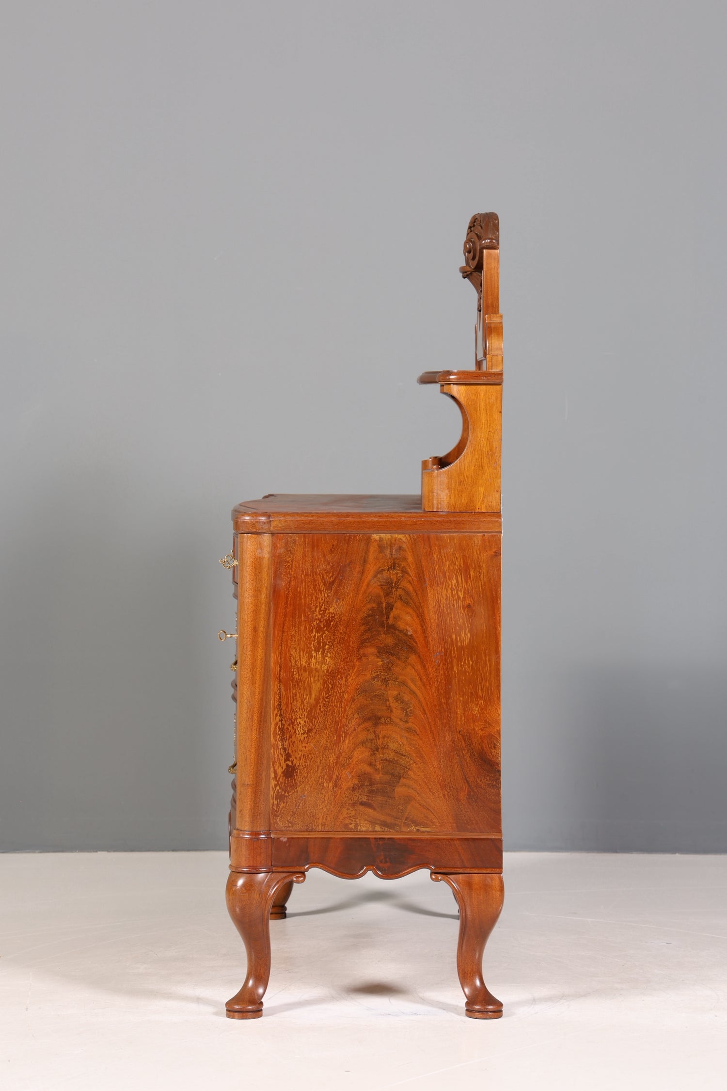 Traumhafte geschwungene Barock Kommode Englisch Sideboard Chippendale Schubladenkommode